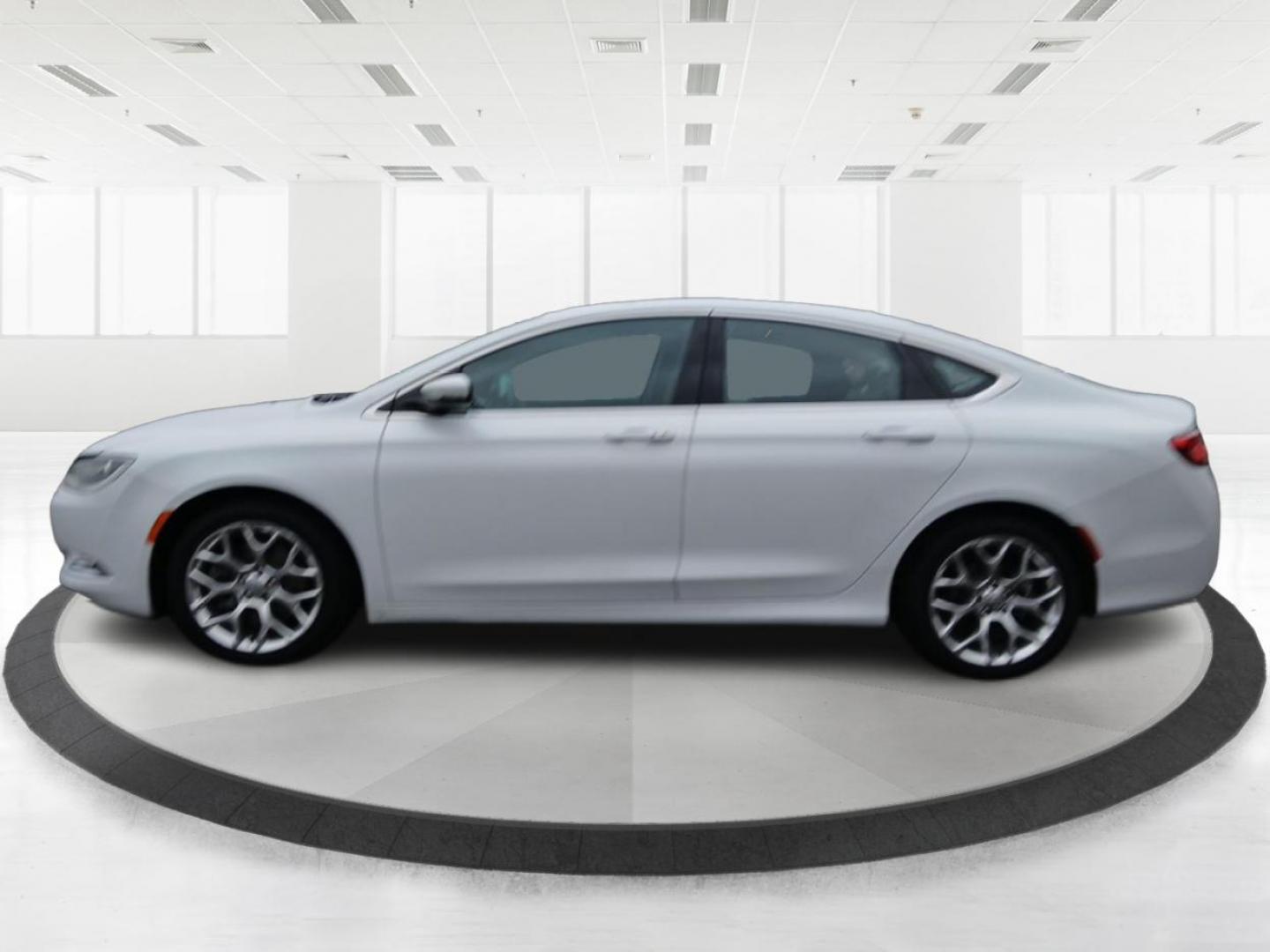2015 Chrysler 200 C AWD (1C3CCCEG3FN) with an 3.6L V6 DOHC 24V FFV engine, 9-Speed Automatic transmission, located at 1230 East Main St, Xenia, OH, 45385, (937) 908-9800, 39.688026, -83.910172 - 2015 Chrysler 200 C AWD - Photo#5