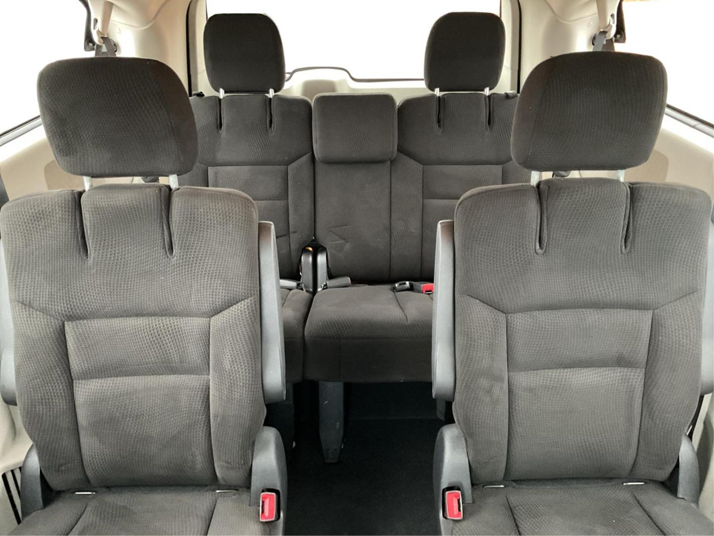 2015 Dodge Grand Caravan SE (2C4RDGBG9FR) with an Other engine, located at 1099 N County Rd 25A, Troy, OH, 45373, (937) 908-9800, 40.057079, -84.212883 - 2015 Dodge Grand Caravan SE - Photo#13