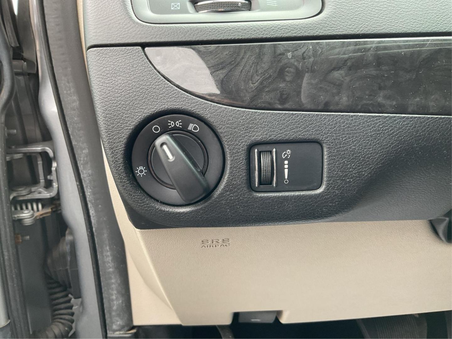 2015 Dodge Grand Caravan SE (2C4RDGBG9FR) with an Other engine, located at 1099 N County Rd 25A, Troy, OH, 45373, (937) 908-9800, 40.057079, -84.212883 - 2015 Dodge Grand Caravan SE - Photo#16