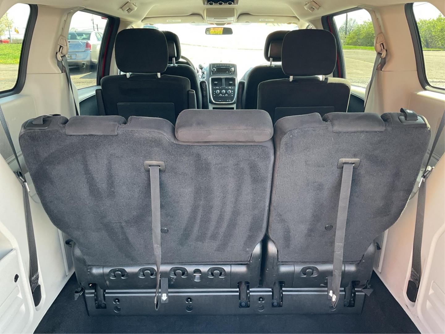 2015 Dodge Grand Caravan SE (2C4RDGBG9FR) with an 3.6L V-6 DOHC engine, located at 1099 N County Rd 25A, Troy, OH, 45373, (937) 908-9800, 40.057079, -84.212883 - 2015 Dodge Grand Caravan SE - Photo#11