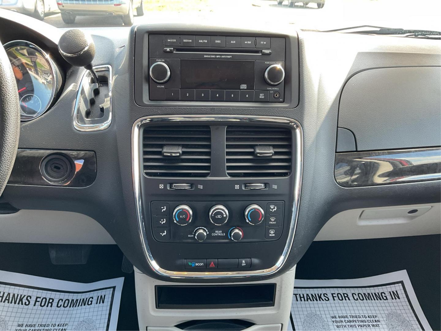 2015 Dodge Grand Caravan SE (2C4RDGBG9FR) with an 3.6L V-6 DOHC engine, located at 1099 N County Rd 25A, Troy, OH, 45373, (937) 908-9800, 40.057079, -84.212883 - 2015 Dodge Grand Caravan SE - Photo#12