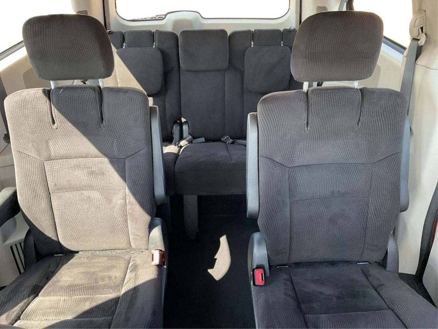 2015 Dodge Grand Caravan SE (2C4RDGBG9FR) with an 3.6L V-6 DOHC engine, located at 1099 N County Rd 25A, Troy, OH, 45373, (937) 908-9800, 40.057079, -84.212883 - 2015 Dodge Grand Caravan SE - Photo#13