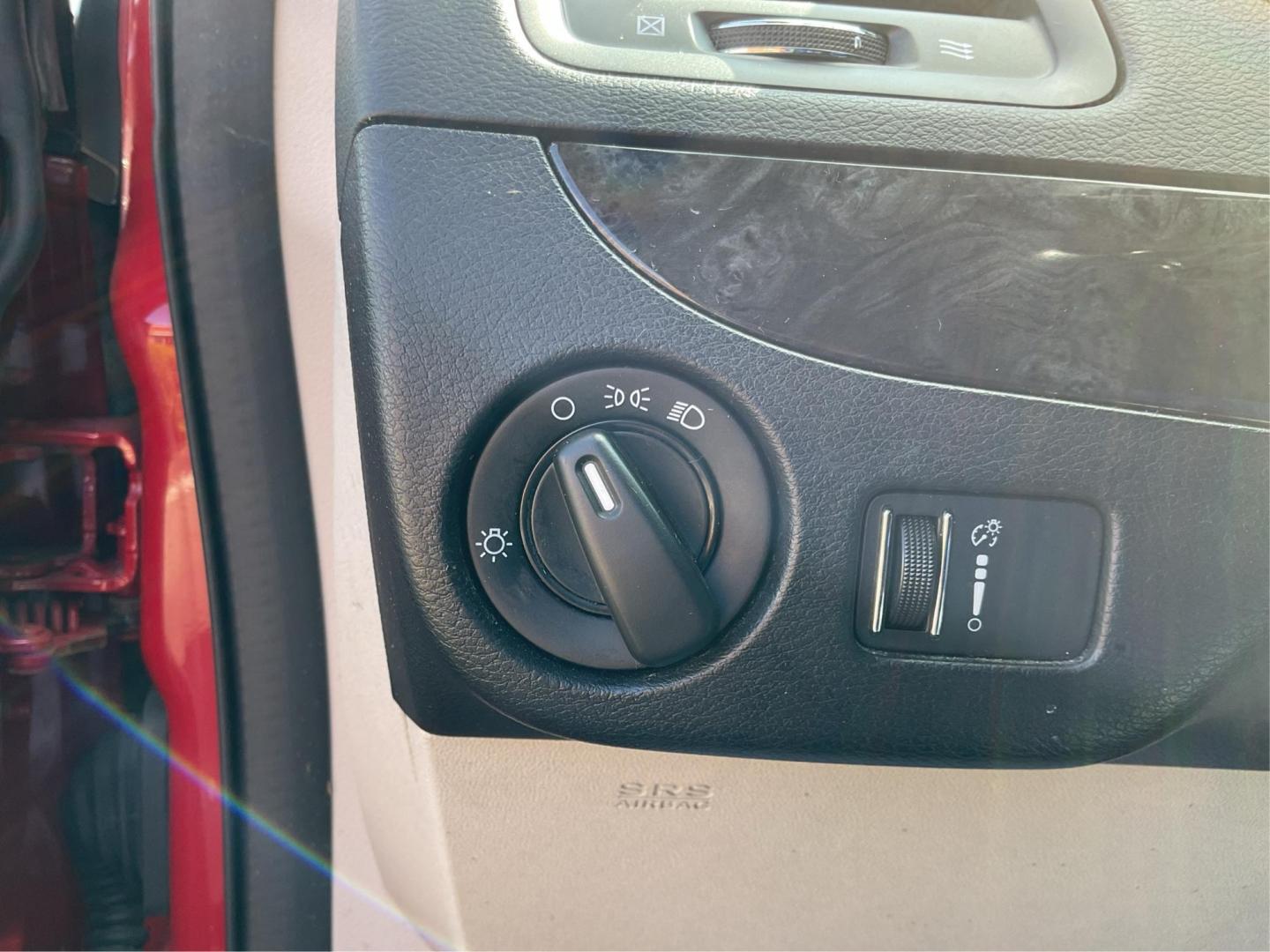 2015 Dodge Grand Caravan SE (2C4RDGBG9FR) with an 3.6L V-6 DOHC engine, located at 1099 N County Rd 25A, Troy, OH, 45373, (937) 908-9800, 40.057079, -84.212883 - 2015 Dodge Grand Caravan SE - Photo#16