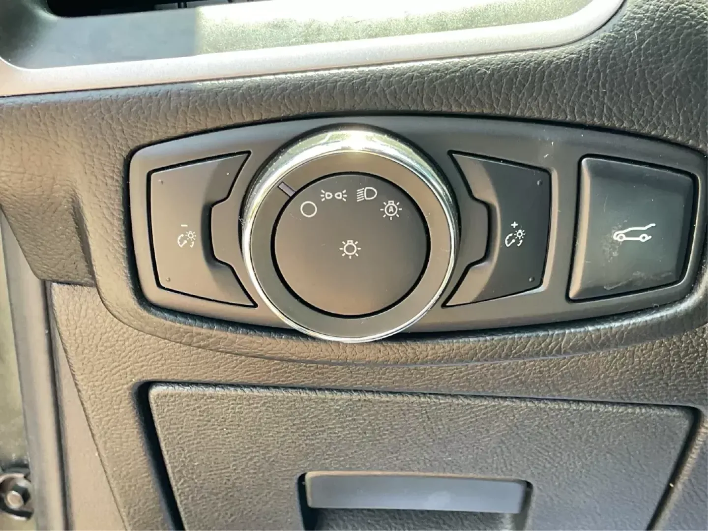 2015 Ford Edge SEL (2FMTK4J99FB) with an Other engine, located at 1230 East Main St, Xenia, OH, 45385, (937) 908-9800, 39.688026, -83.910172 - **Discover Adventure with the 2015 Ford Edge SEL Perfect for Your Next Journey!**<br /> <br /> Are you on the lookout for an SUV that combines style, comfort, and adventure? Look no further than the **2015 Ford Edge SEL**! With its spacious interior and impressive capabilities, it's an ideal choice - Photo#16