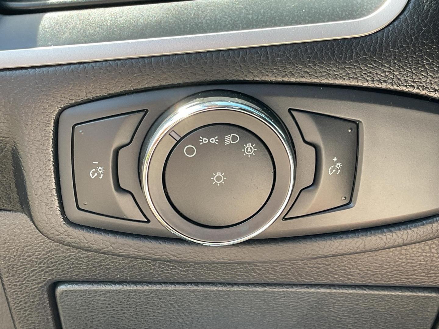 2015 Ford Edge SEL (2FMTK4J8XFB) with an Other engine, located at 4508 South Dixie Dr, Moraine, OH, 45439, (937) 908-9800, 39.689976, -84.218452 - 2015 Ford Edge SEL - Photo#16