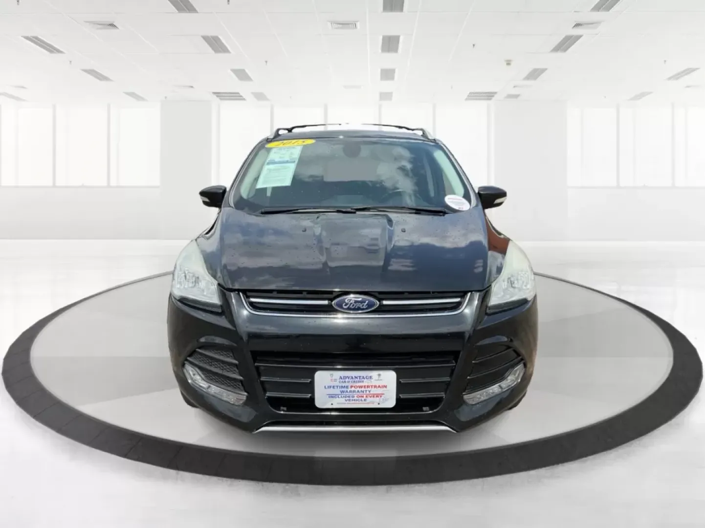 2015 Ford Escape Titanium (1FMCU9J95FU) with an Other engine, located at 1230 East Main St, Xenia, OH, 45385, (937) 908-9800, 39.688026, -83.910172 - Discover your next adventure with the 2015 Ford Escape Titanium, now available at Advantage Car and Credit in Fairborn, OH! Whether you're looking for a family-friendly SUV, a reliable commuter vehicle, or a versatile option for weekend getaways, this Escape checks all the boxes. With a stunning Tux - Photo#5