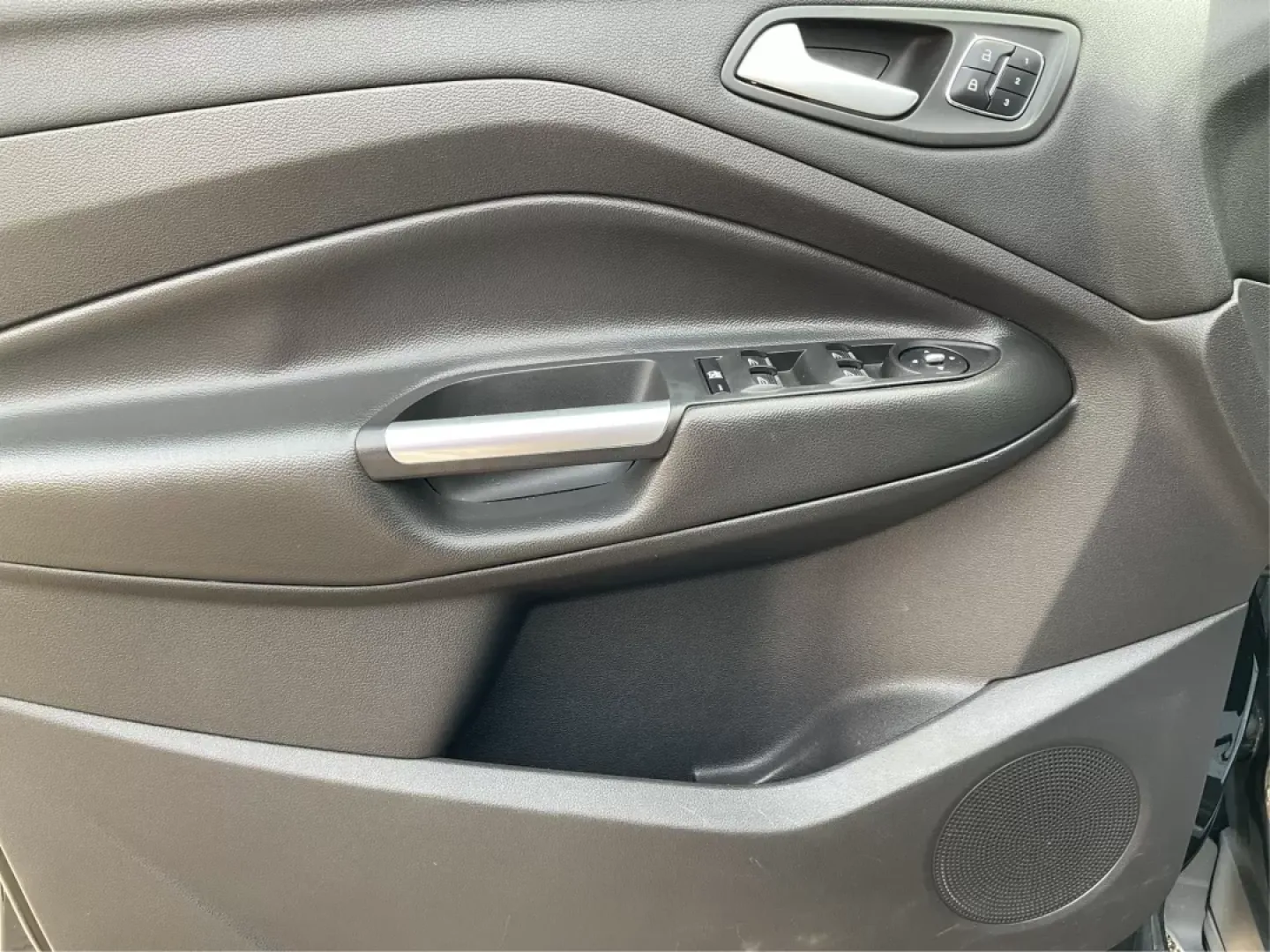 2015 Ford Escape Titanium (1FMCU9J95FU) with an Other engine, located at 1230 East Main St, Xenia, OH, 45385, (937) 908-9800, 39.688026, -83.910172 - Discover your next adventure with the 2015 Ford Escape Titanium, now available at Advantage Car and Credit in Fairborn, OH! Whether you're looking for a family-friendly SUV, a reliable commuter vehicle, or a versatile option for weekend getaways, this Escape checks all the boxes. With a stunning Tux - Photo#18