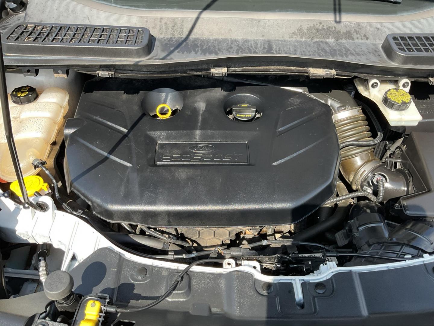 2015 Ford Escape SE (1FMCU9G92FU) with an EcoBoost 1.6L I-4 gasoline direct injection engine, located at 4508 South Dixie Dr, Moraine, OH, 45439, (937) 908-9800, 39.689976, -84.218452 - 2015 Ford Escape SE - Photo#10