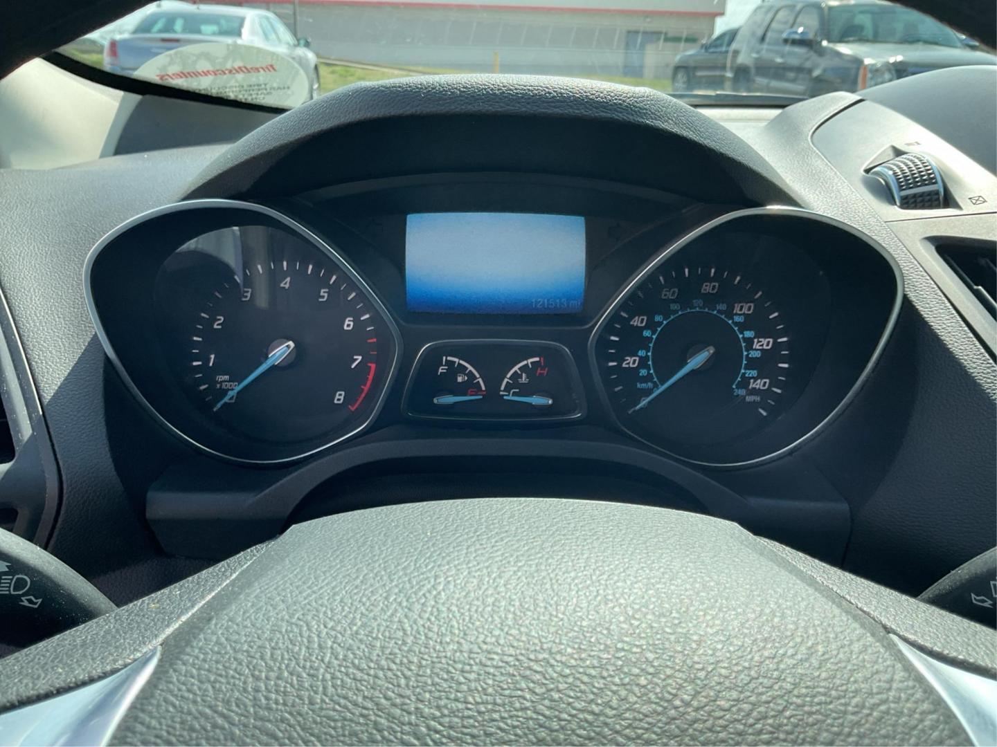 2015 Ford Escape SE (1FMCU9G92FU) with an EcoBoost 1.6L I-4 gasoline direct injection engine, located at 4508 South Dixie Dr, Moraine, OH, 45439, (937) 908-9800, 39.689976, -84.218452 - 2015 Ford Escape SE - Photo#14