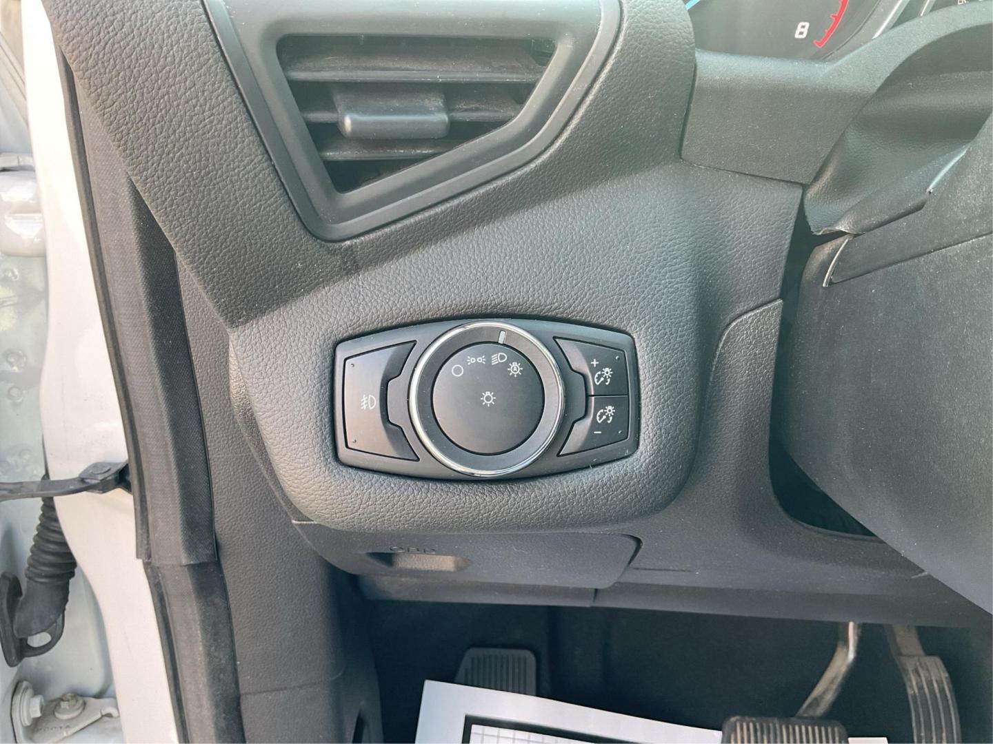 2015 Ford Escape SE (1FMCU9G92FU) with an EcoBoost 1.6L I-4 gasoline direct injection engine, located at 4508 South Dixie Dr, Moraine, OH, 45439, (937) 908-9800, 39.689976, -84.218452 - 2015 Ford Escape SE - Photo#16