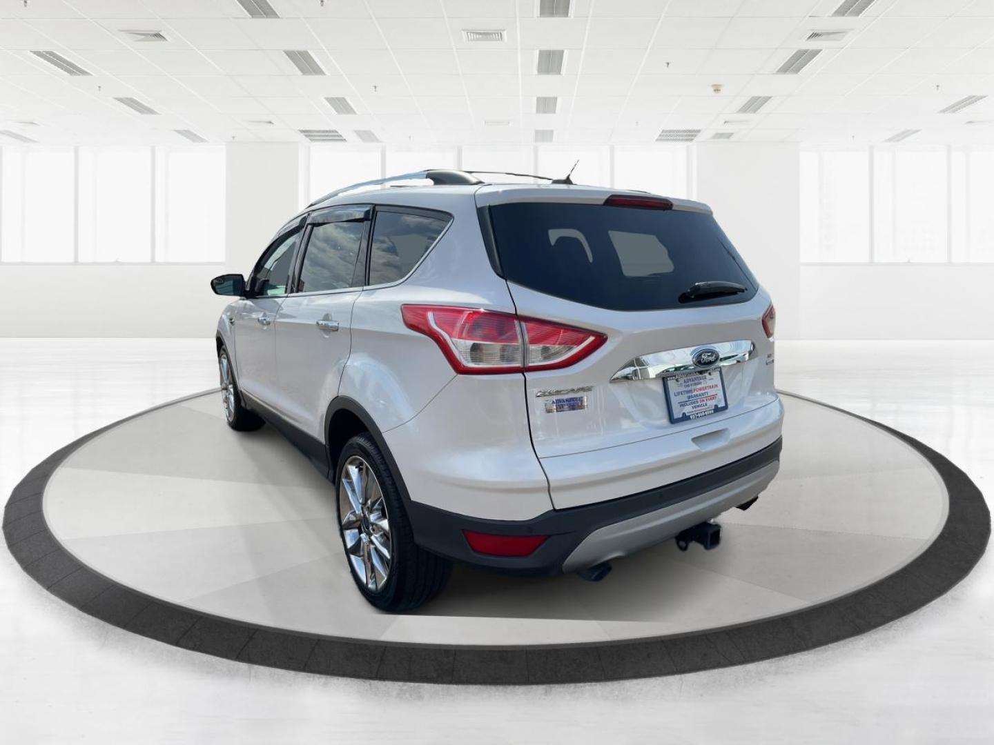 2015 Ford Escape SE (1FMCU9G92FU) with an EcoBoost 1.6L I-4 gasoline direct injection engine, located at 4508 South Dixie Dr, Moraine, OH, 45439, (937) 908-9800, 39.689976, -84.218452 - 2015 Ford Escape SE - Photo#4