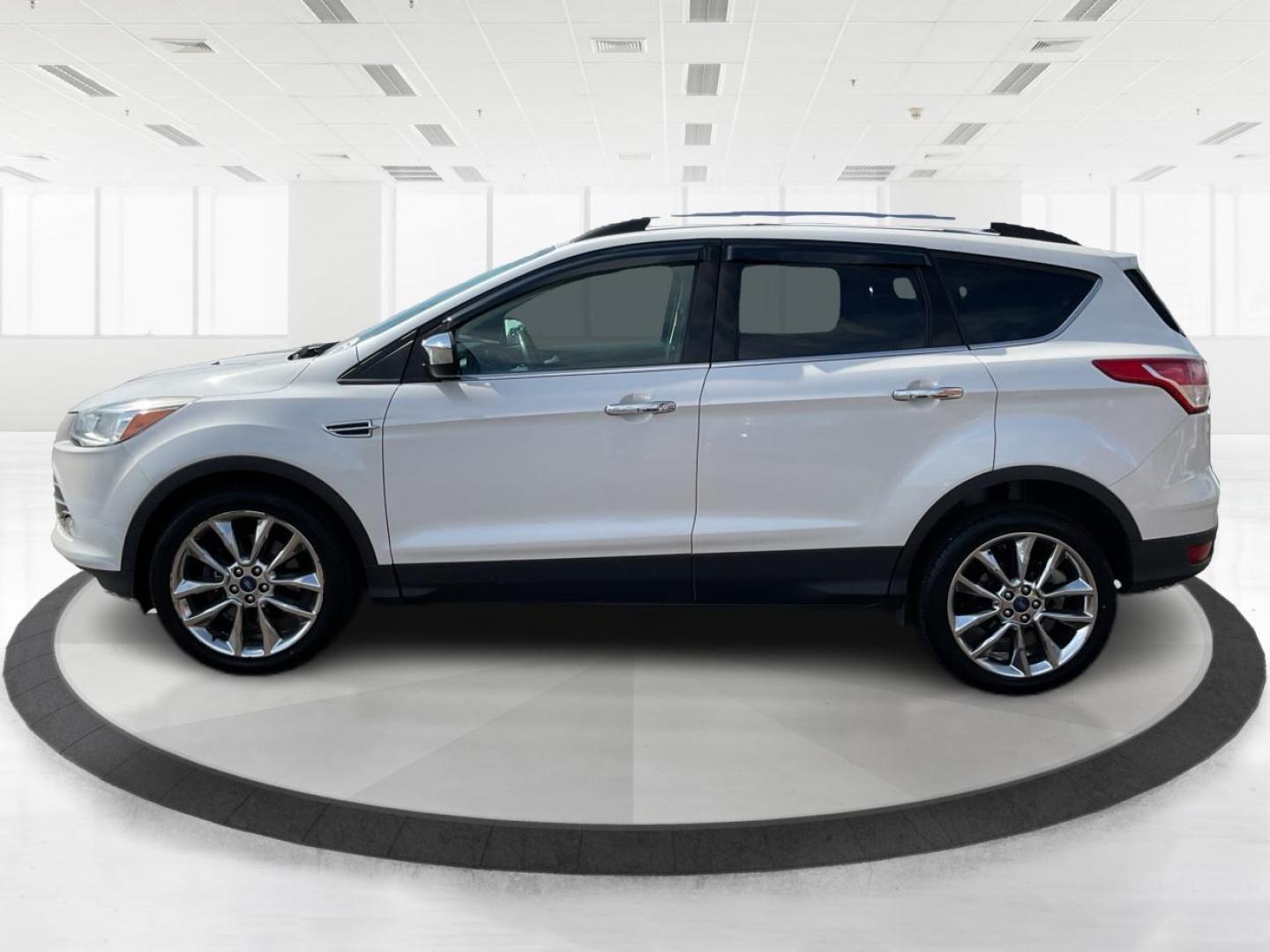 2015 Ford Escape SE (1FMCU9G92FU) with an EcoBoost 1.6L I-4 gasoline direct injection engine, located at 4508 South Dixie Dr, Moraine, OH, 45439, (937) 908-9800, 39.689976, -84.218452 - 2015 Ford Escape SE - Photo#5