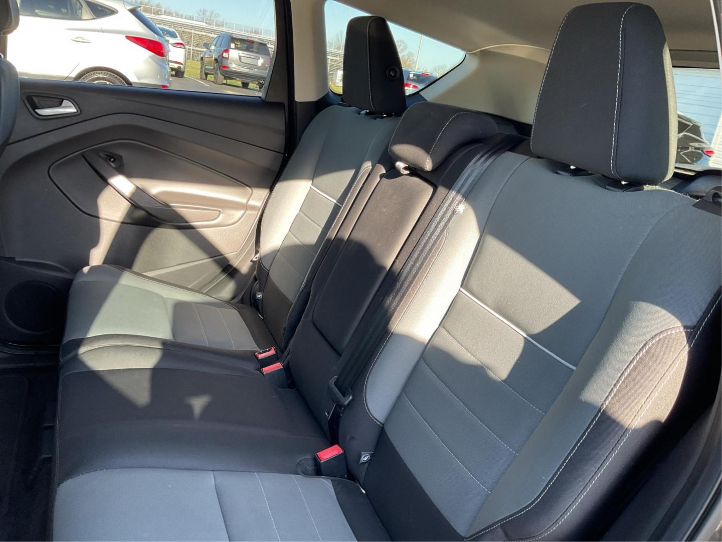 2015 Ford Escape SE (1FMCU0G92FU) with an Duratec 2.5L I-4 DOHC engine, located at 8750 N County Rd 25A, Piqua, OH, 45356, (937) 908-9800, 40.164391, -84.232513 - 2015 Ford Escape SE - Photo#9