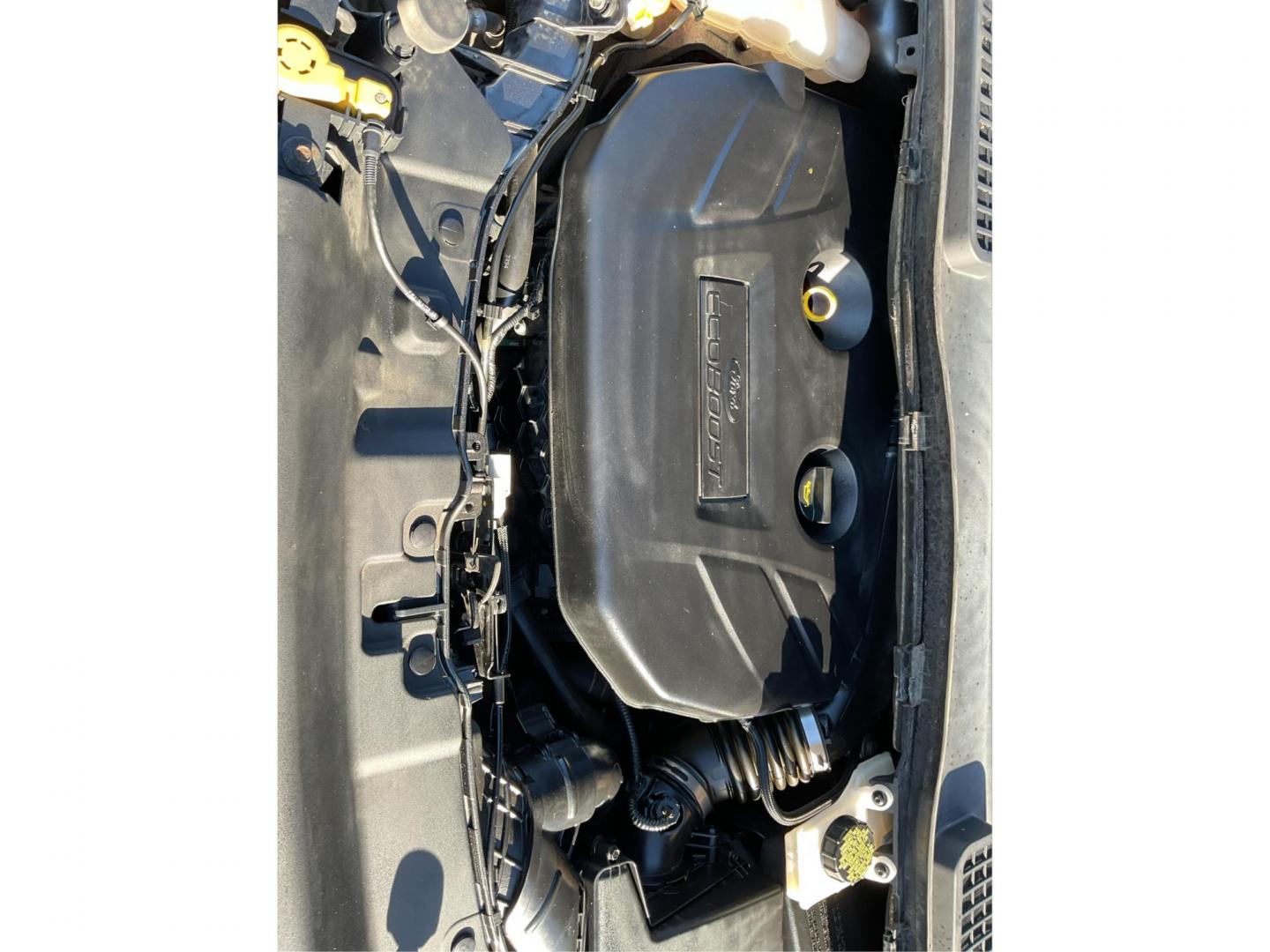 2015 Ford Escape SE (1FMCU0G92FU) with an Duratec 2.5L I-4 DOHC engine, located at 8750 N County Rd 25A, Piqua, OH, 45356, (937) 908-9800, 40.164391, -84.232513 - 2015 Ford Escape SE - Photo#10