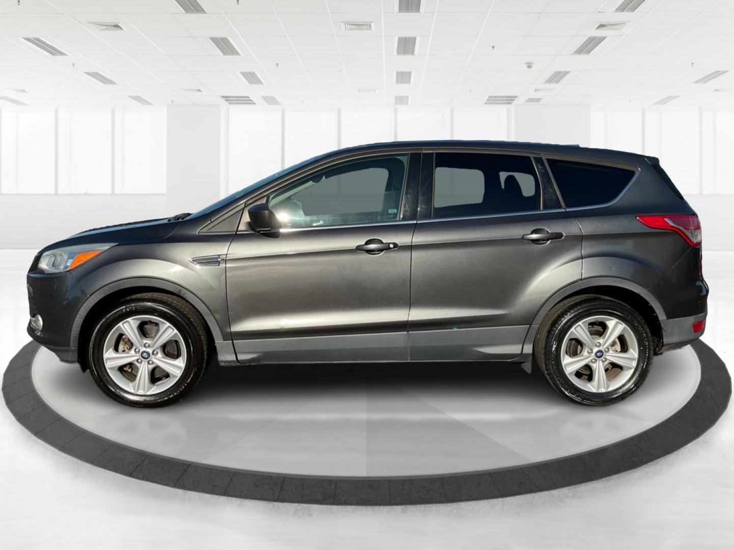2015 Ford Escape SE (1FMCU0G92FU) with an Duratec 2.5L I-4 DOHC engine, located at 8750 N County Rd 25A, Piqua, OH, 45356, (937) 908-9800, 40.164391, -84.232513 - 2015 Ford Escape SE - Photo#5