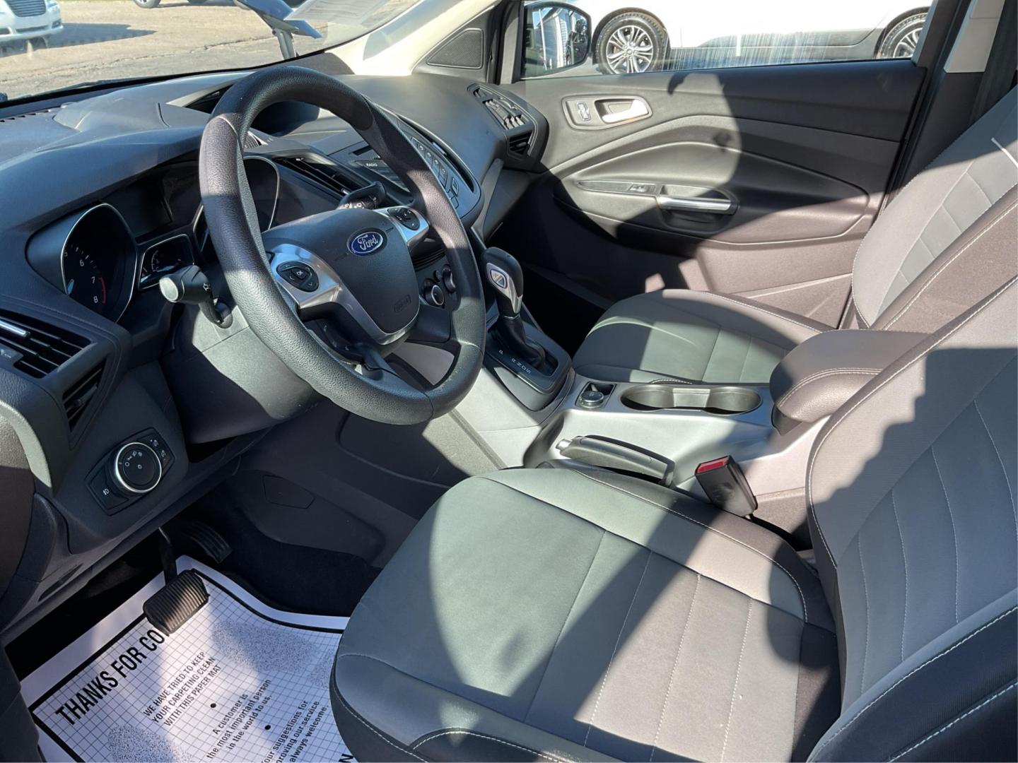 2015 Ford Escape SE (1FMCU0G92FU) with an Duratec 2.5L I-4 DOHC engine, located at 8750 N County Rd 25A, Piqua, OH, 45356, (937) 908-9800, 40.164391, -84.232513 - 2015 Ford Escape SE - Photo#8