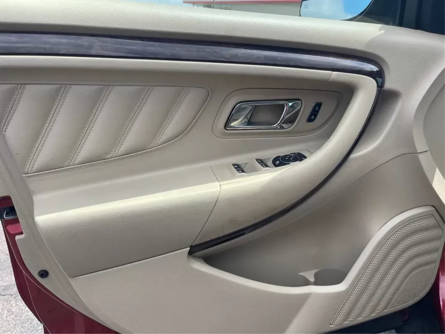 2015 Ford Taurus Limited (1FAHP2F84FG) with an Other engine, located at 4508 South Dixie Dr, Moraine, OH, 45439, (937) 908-9800, 39.689976, -84.218452 - **Discover the Perfect Blend of Comfort and Reliability with the 2015 Ford Taurus Limited at Advantage Car and Credit!**<br /> <br /> Are you in search of a dependable sedan that can handle the demands of daily life while also providing a touch of luxury? Look no further than our 2015 Ford Taurus Li - Photo#17