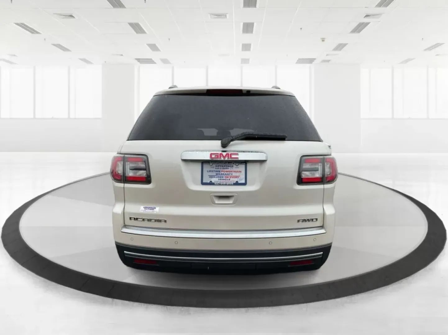 2015 GMC Acadia SLT-1 (1GKKVRKD8FJ) with an 3.6L V-6 gasoline direct injection engine, located at 1184 Kauffman Ave, Fairborn, OH, 45324, (937) 908-9800, 39.807072, -84.030914 - **Discover Your Perfect Family Adventure Vehicle: 2015 GMC Acadia SLT-1 at Advantage Car and Credit!**<br /> <br /> Are you ready to elevate your family's adventures and daily commutes? Look no further than this stunning 2015 GMC Acadia SLT-1, now available at Advantage Car and Credit in Fairborn, O - Photo#3