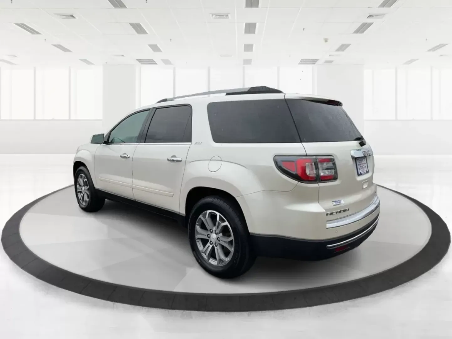 2015 GMC Acadia SLT-1 (1GKKVRKD8FJ) with an 3.6L V-6 gasoline direct injection engine, located at 1184 Kauffman Ave, Fairborn, OH, 45324, (937) 908-9800, 39.807072, -84.030914 - **Discover Your Perfect Family Adventure Vehicle: 2015 GMC Acadia SLT-1 at Advantage Car and Credit!**<br /> <br /> Are you ready to elevate your family's adventures and daily commutes? Look no further than this stunning 2015 GMC Acadia SLT-1, now available at Advantage Car and Credit in Fairborn, O - Photo#4