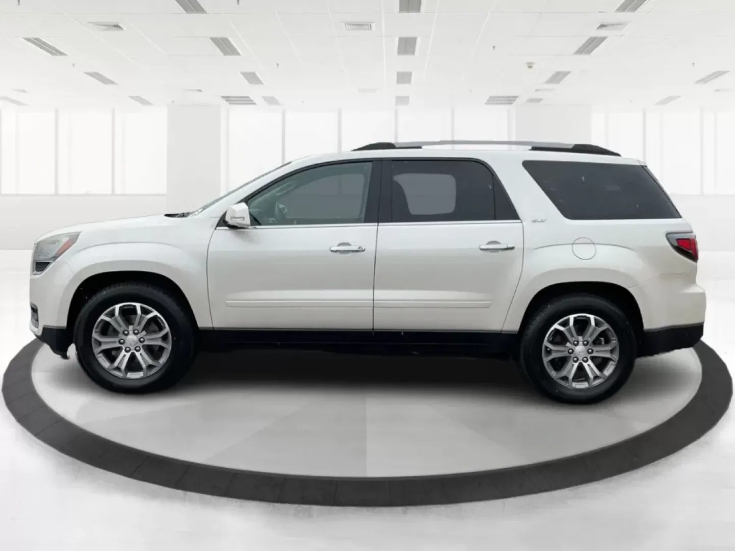 2015 GMC Acadia SLT-1 (1GKKVRKD8FJ) with an 3.6L V-6 gasoline direct injection engine, located at 1184 Kauffman Ave, Fairborn, OH, 45324, (937) 908-9800, 39.807072, -84.030914 - **Discover Your Perfect Family Adventure Vehicle: 2015 GMC Acadia SLT-1 at Advantage Car and Credit!**<br /> <br /> Are you ready to elevate your family's adventures and daily commutes? Look no further than this stunning 2015 GMC Acadia SLT-1, now available at Advantage Car and Credit in Fairborn, O - Photo#5