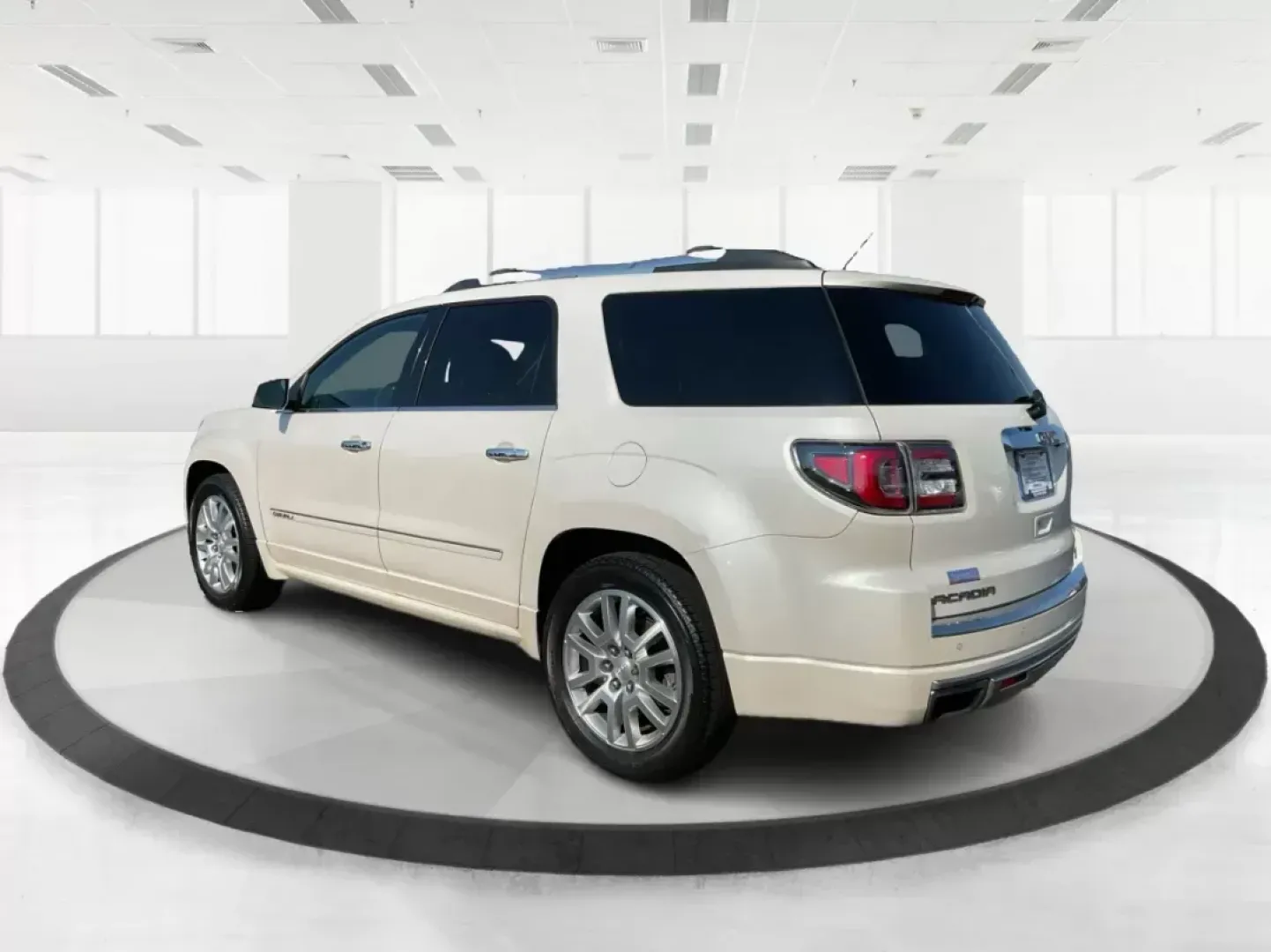 2015 GMC Acadia Denali (1GKKVTKD9FJ) with an 3.6L V-6 gasoline direct injection engine, located at 1951 S Dayton Lakeview Rd., New Carlisle, OH, 45344, (937) 908-9800, 39.890999, -84.050255 - Are you ready to elevate your family adventures or tackle daily commutes with style and comfort? Look no further than this stunning 2015 GMC Acadia Denali, a perfect combination of luxury and functionality available now at Advantage Car and Credit in Fairborn, OH. With room for everyone and plenty o - Photo#4