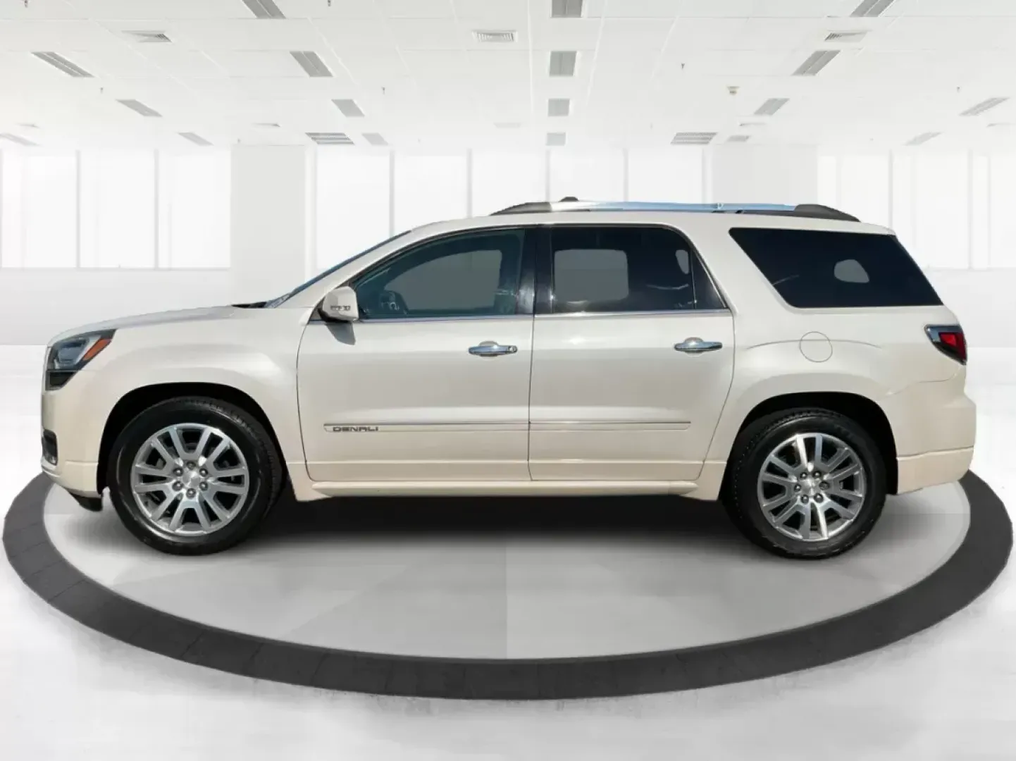 2015 GMC Acadia Denali (1GKKVTKD9FJ) with an 3.6L V-6 gasoline direct injection engine, located at 1951 S Dayton Lakeview Rd., New Carlisle, OH, 45344, (937) 908-9800, 39.890999, -84.050255 - Are you ready to elevate your family adventures or tackle daily commutes with style and comfort? Look no further than this stunning 2015 GMC Acadia Denali, a perfect combination of luxury and functionality available now at Advantage Car and Credit in Fairborn, OH. With room for everyone and plenty o - Photo#5