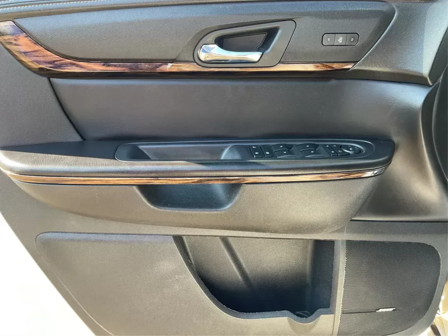 2015 GMC Acadia Denali (1GKKVTKD9FJ) with an 3.6L V-6 gasoline direct injection engine, located at 1951 S Dayton Lakeview Rd., New Carlisle, OH, 45344, (937) 908-9800, 39.890999, -84.050255 - Are you ready to elevate your family adventures or tackle daily commutes with style and comfort? Look no further than this stunning 2015 GMC Acadia Denali, a perfect combination of luxury and functionality available now at Advantage Car and Credit in Fairborn, OH. With room for everyone and plenty o - Photo#18