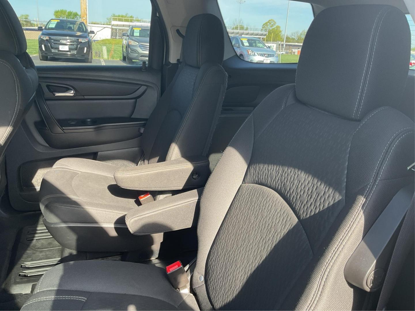 2015 Quicksilver Metallic GMC Acadia SLE-2 AWD (1GKKVPKD4FJ) with an 3.6L V6 DOHC 24V engine, 6-Speed Automatic transmission, located at 1951 S Dayton Lakeview Rd., New Carlisle, OH, 45344, (937) 908-9800, 39.890999, -84.050255 - 2015 GMC Acadia SLE-2 AWD - Photo#9