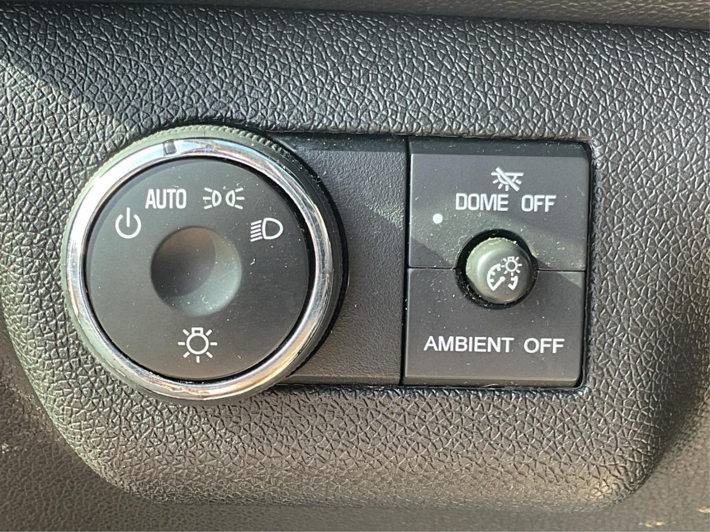 2015 Quicksilver Metallic GMC Acadia SLE-2 AWD (1GKKVPKD4FJ) with an 3.6L V6 DOHC 24V engine, 6-Speed Automatic transmission, located at 1951 S Dayton Lakeview Rd., New Carlisle, OH, 45344, (937) 908-9800, 39.890999, -84.050255 - 2015 GMC Acadia SLE-2 AWD - Photo#15
