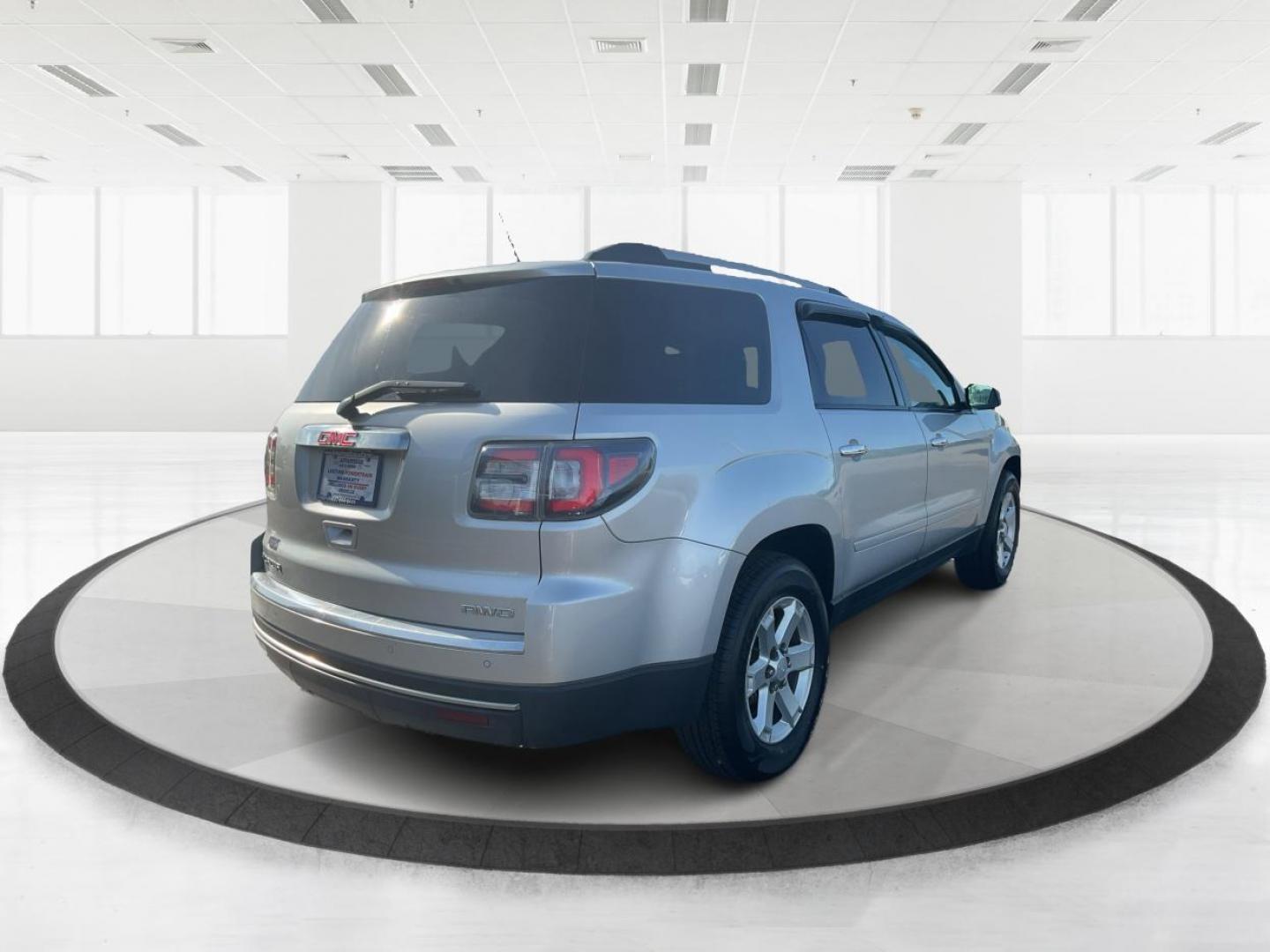 2015 Quicksilver Metallic GMC Acadia SLE-2 AWD (1GKKVPKD4FJ) with an 3.6L V6 DOHC 24V engine, 6-Speed Automatic transmission, located at 1951 S Dayton Lakeview Rd., New Carlisle, OH, 45344, (937) 908-9800, 39.890999, -84.050255 - 2015 GMC Acadia SLE-2 AWD - Photo#2