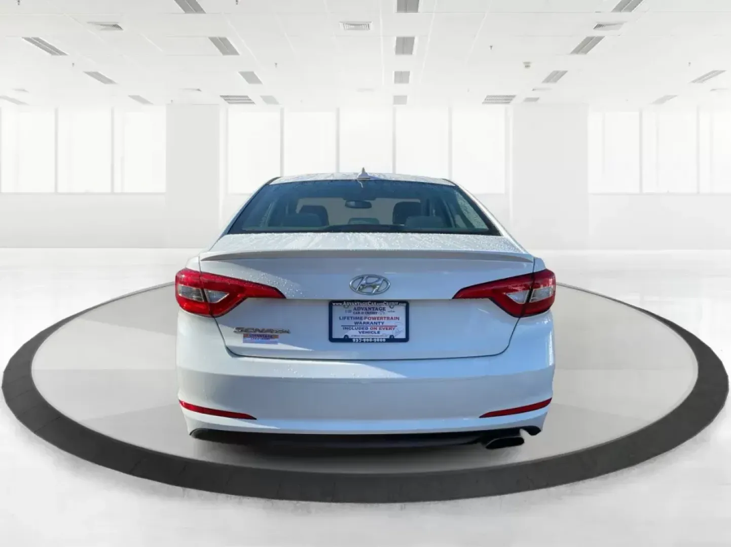 2015 Hyundai Sonata SE (5NPE24AF9FH) with an 2.4L I-4 gasoline direct injection engine, located at 1184 Kauffman Ave, Fairborn, OH, 45324, (937) 908-9800, 39.807072, -84.030914 - ### Discover Your Perfect Family Sedan: 2015 Hyundai Sonata SE at Advantage Car and Credit<br /> <br /> Are you searching for a family-friendly vehicle that combines comfort, style, and reliability? Look no further than this stunning 2015 Hyundai Sonata SE, available at Advantage Car and Credit in F - Photo#3