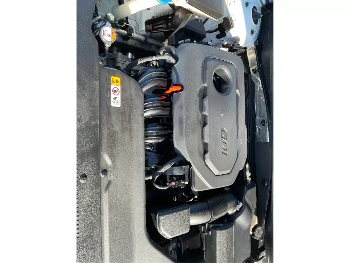 2015 Hyundai Sonata SE (5NPE24AF9FH) with an 2.4L I-4 gasoline direct injection engine, located at 1184 Kauffman Ave, Fairborn, OH, 45324, (937) 908-9800, 39.807072, -84.030914 - ### Discover Your Perfect Family Sedan: 2015 Hyundai Sonata SE at Advantage Car and Credit<br /> <br /> Are you searching for a family-friendly vehicle that combines comfort, style, and reliability? Look no further than this stunning 2015 Hyundai Sonata SE, available at Advantage Car and Credit in F - Photo#10