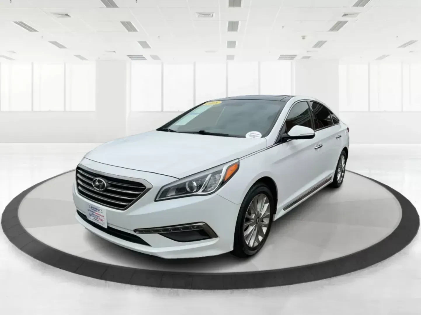 2015 Hyundai Sonata Limited (5NPE34AF5FH) with an 2.4L I-4 gasoline direct injection engine, located at 4508 South Dixie Dr, Moraine, OH, 45439, (937) 908-9800, 39.689976, -84.218452 - 2015 Hyundai Sonata Limited - Photo#7