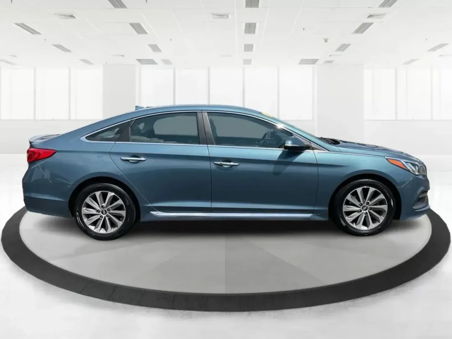 2015 Hyundai Sonata Sport (5NPE34AF2FH) with an 2.4L I-4 gasoline direct injection engine, located at 401 Woodman Dr, Riverside, OH, 45431, (937) 908-9800, 39.760899, -84.123421 - **Experience Unmatched Comfort and Style with Our 2015 Hyundai Sonata Sport Perfect for Your Daily Adventures!**<br /> <br /> Are you searching for a reliable vehicle that seamlessly blends style, comfort, and technology to enhance your daily commute or weekend getaways? Look no further! At **Advan - Photo#1