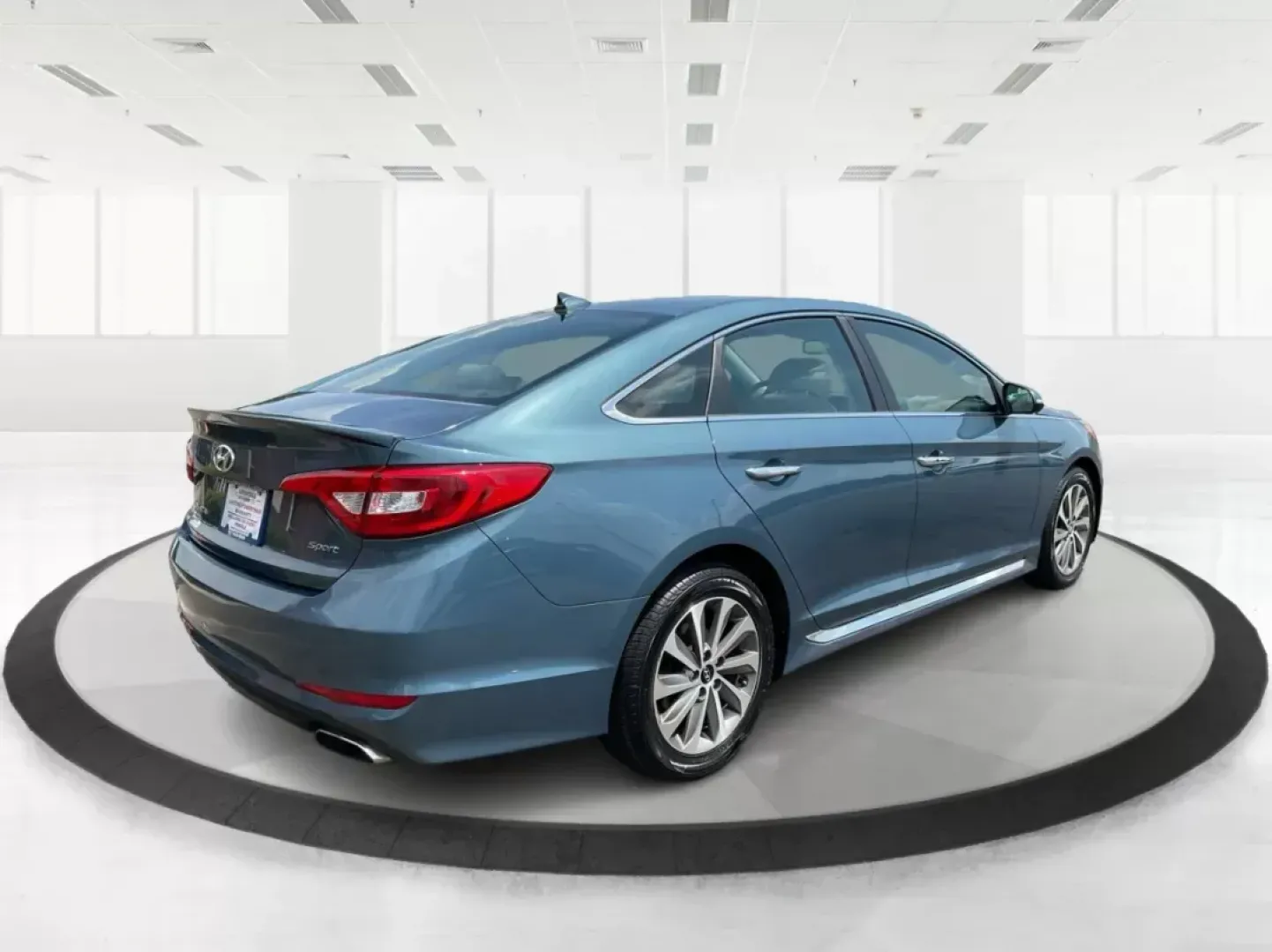 2015 Hyundai Sonata Sport (5NPE34AF2FH) with an 2.4L I-4 gasoline direct injection engine, located at 401 Woodman Dr, Riverside, OH, 45431, (937) 908-9800, 39.760899, -84.123421 - **Experience Unmatched Comfort and Style with Our 2015 Hyundai Sonata Sport Perfect for Your Daily Adventures!**<br /> <br /> Are you searching for a reliable vehicle that seamlessly blends style, comfort, and technology to enhance your daily commute or weekend getaways? Look no further! At **Advan - Photo#2