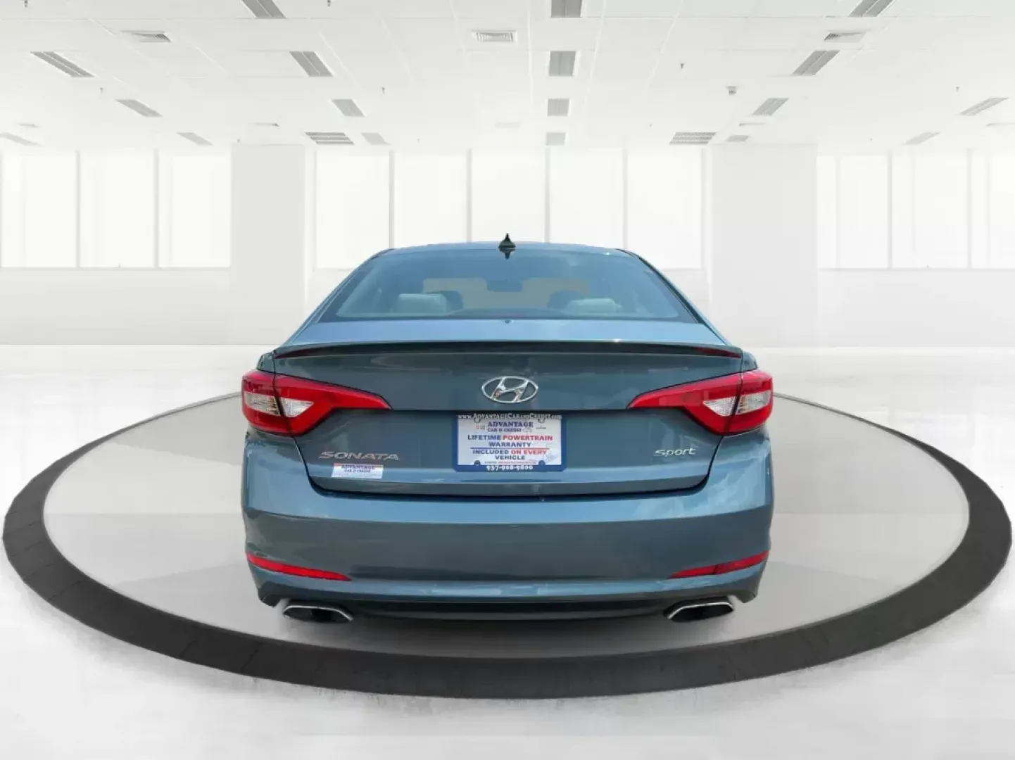 2015 Hyundai Sonata Sport (5NPE34AF2FH) with an 2.4L I-4 gasoline direct injection engine, located at 401 Woodman Dr, Riverside, OH, 45431, (937) 908-9800, 39.760899, -84.123421 - **Experience Unmatched Comfort and Style with Our 2015 Hyundai Sonata Sport Perfect for Your Daily Adventures!**<br /> <br /> Are you searching for a reliable vehicle that seamlessly blends style, comfort, and technology to enhance your daily commute or weekend getaways? Look no further! At **Advan - Photo#3