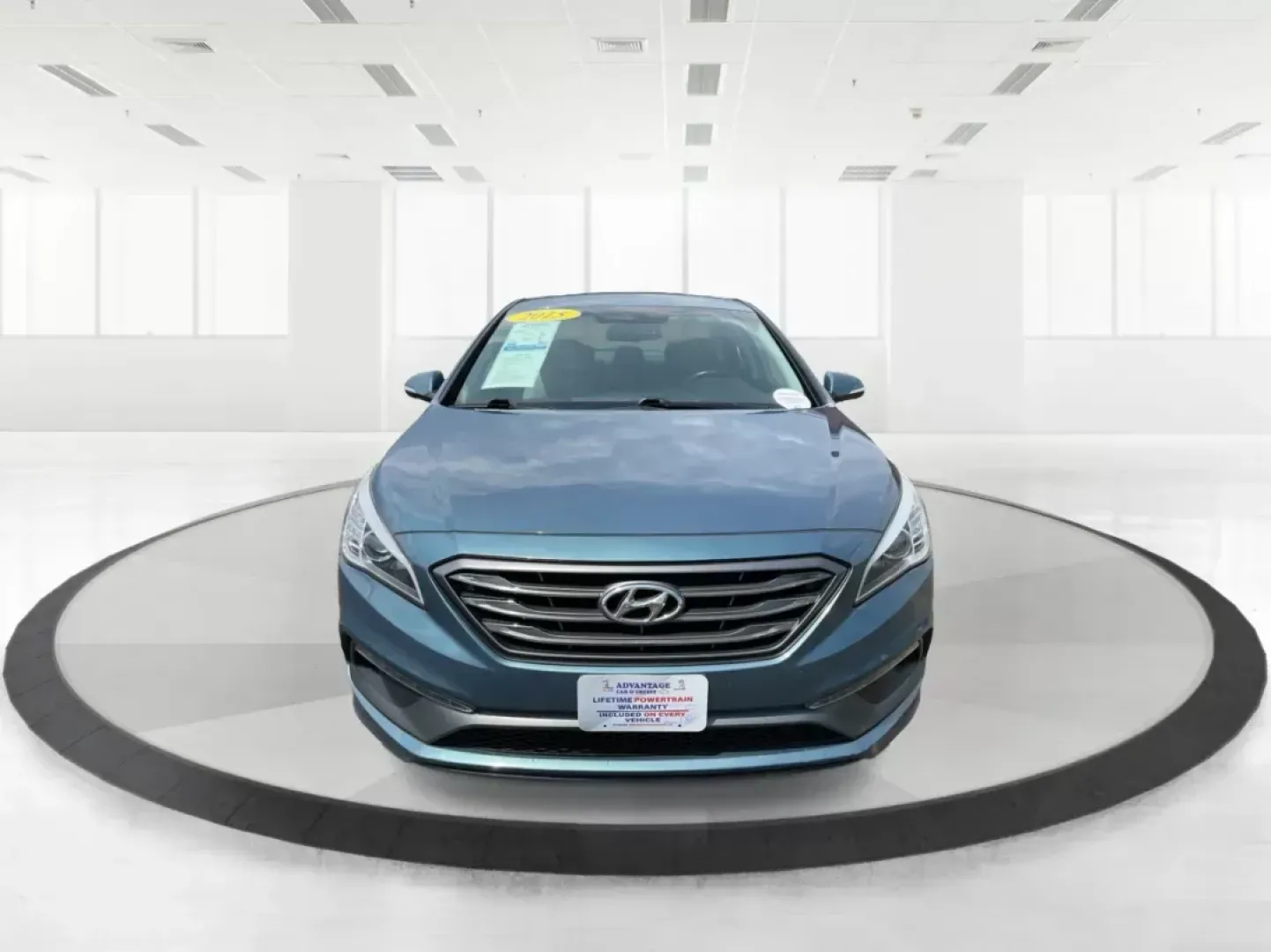 2015 Hyundai Sonata Sport (5NPE34AF2FH) with an 2.4L I-4 gasoline direct injection engine, located at 401 Woodman Dr, Riverside, OH, 45431, (937) 908-9800, 39.760899, -84.123421 - **Experience Unmatched Comfort and Style with Our 2015 Hyundai Sonata Sport Perfect for Your Daily Adventures!**<br /> <br /> Are you searching for a reliable vehicle that seamlessly blends style, comfort, and technology to enhance your daily commute or weekend getaways? Look no further! At **Advan - Photo#6