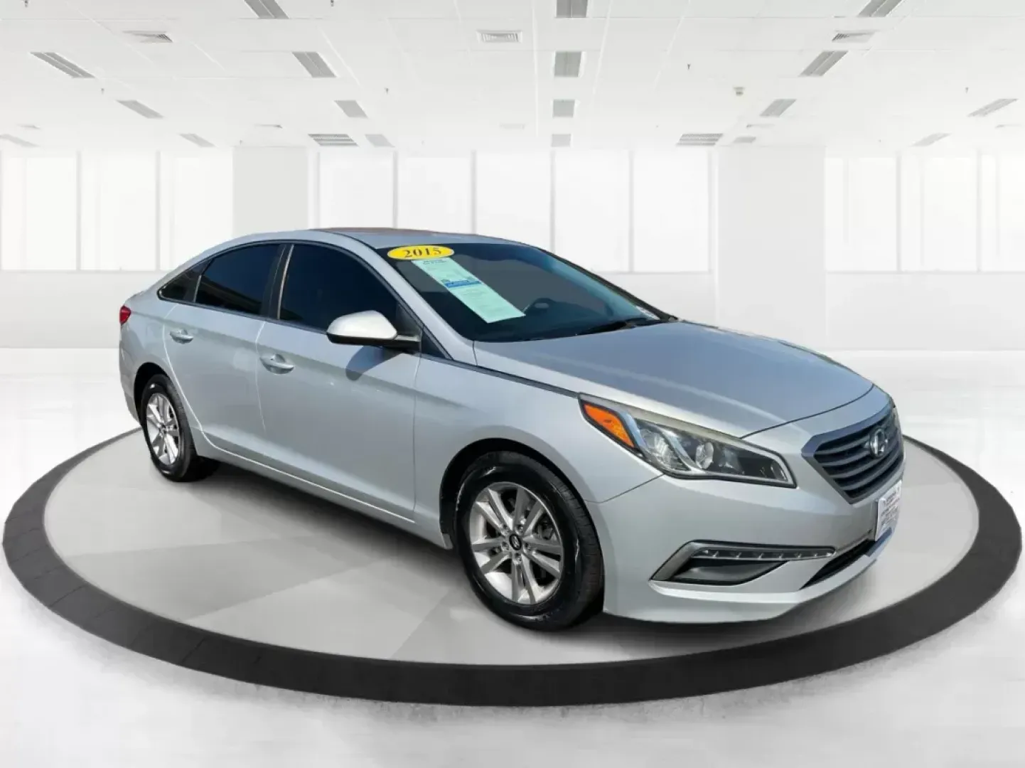 2015 Hyundai Sonata SE (5NPE24AF0FH) with an 2.4L I-4 gasoline direct injection engine, located at 8750 N County Rd 25A, Piqua, OH, 45356, (937) 908-9800, 40.164391, -84.232513 - **Experience Unmatched Comfort and Reliability with this 2015 Hyundai Sonata SE** <br /> Looking for the perfect sedan to elevate your daily commute or weekend adventures? Look no further! The 2015 Hyundai Sonata SE, available at Advantage Car and Credit in Fairborn, OH, is designed to meet your li - Photo#0
