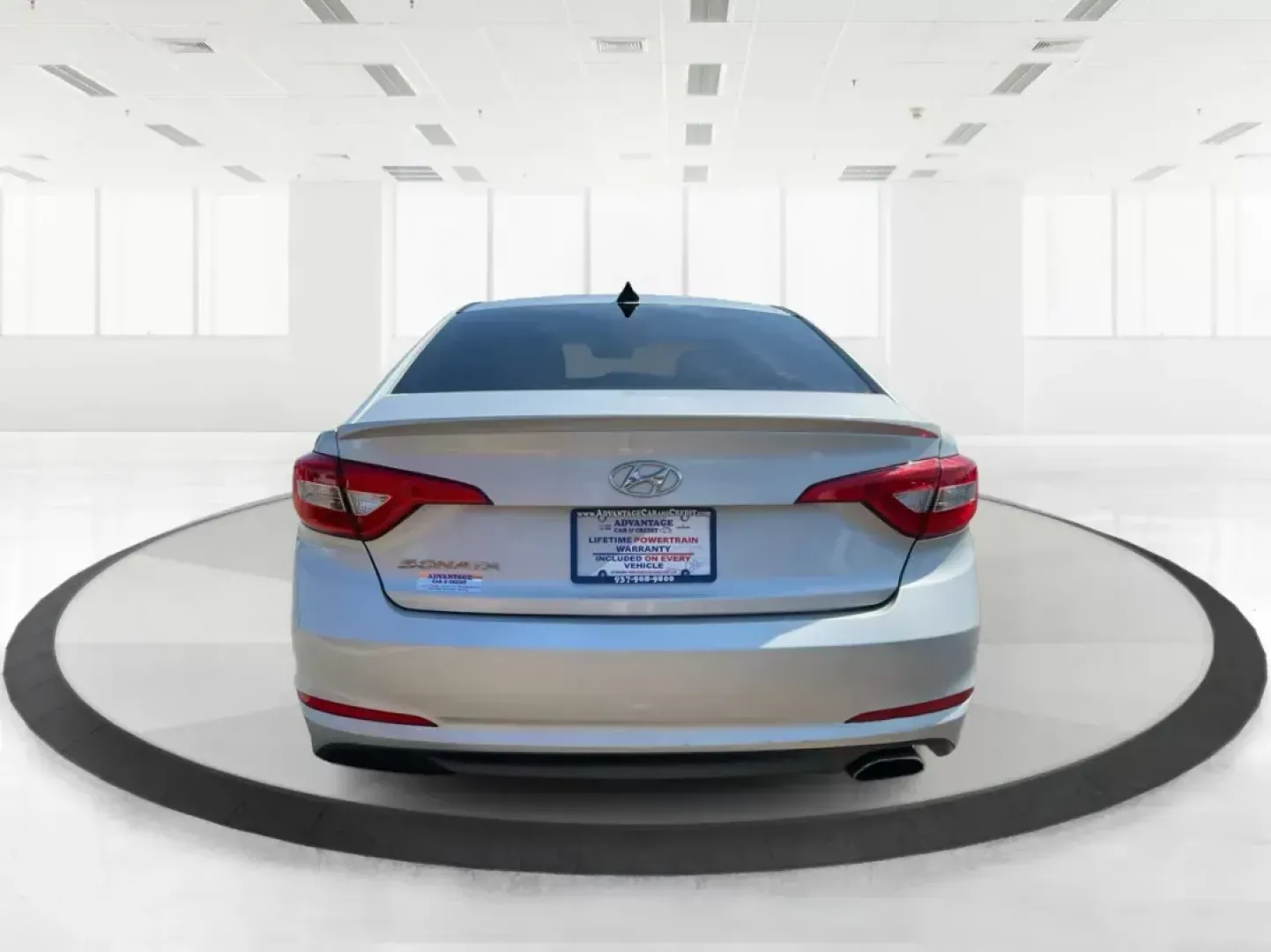 2015 Hyundai Sonata SE (5NPE24AF0FH) with an 2.4L I-4 gasoline direct injection engine, located at 8750 N County Rd 25A, Piqua, OH, 45356, (937) 908-9800, 40.164391, -84.232513 - **Experience Unmatched Comfort and Reliability with this 2015 Hyundai Sonata SE** <br /> Looking for the perfect sedan to elevate your daily commute or weekend adventures? Look no further! The 2015 Hyundai Sonata SE, available at Advantage Car and Credit in Fairborn, OH, is designed to meet your li - Photo#3