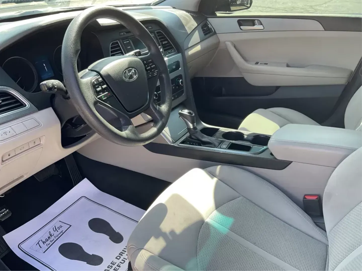 2015 Hyundai Sonata SE (5NPE24AF0FH) with an 2.4L I-4 gasoline direct injection engine, located at 8750 N County Rd 25A, Piqua, OH, 45356, (937) 908-9800, 40.164391, -84.232513 - **Experience Unmatched Comfort and Reliability with this 2015 Hyundai Sonata SE** <br /> Looking for the perfect sedan to elevate your daily commute or weekend adventures? Look no further! The 2015 Hyundai Sonata SE, available at Advantage Car and Credit in Fairborn, OH, is designed to meet your li - Photo#8
