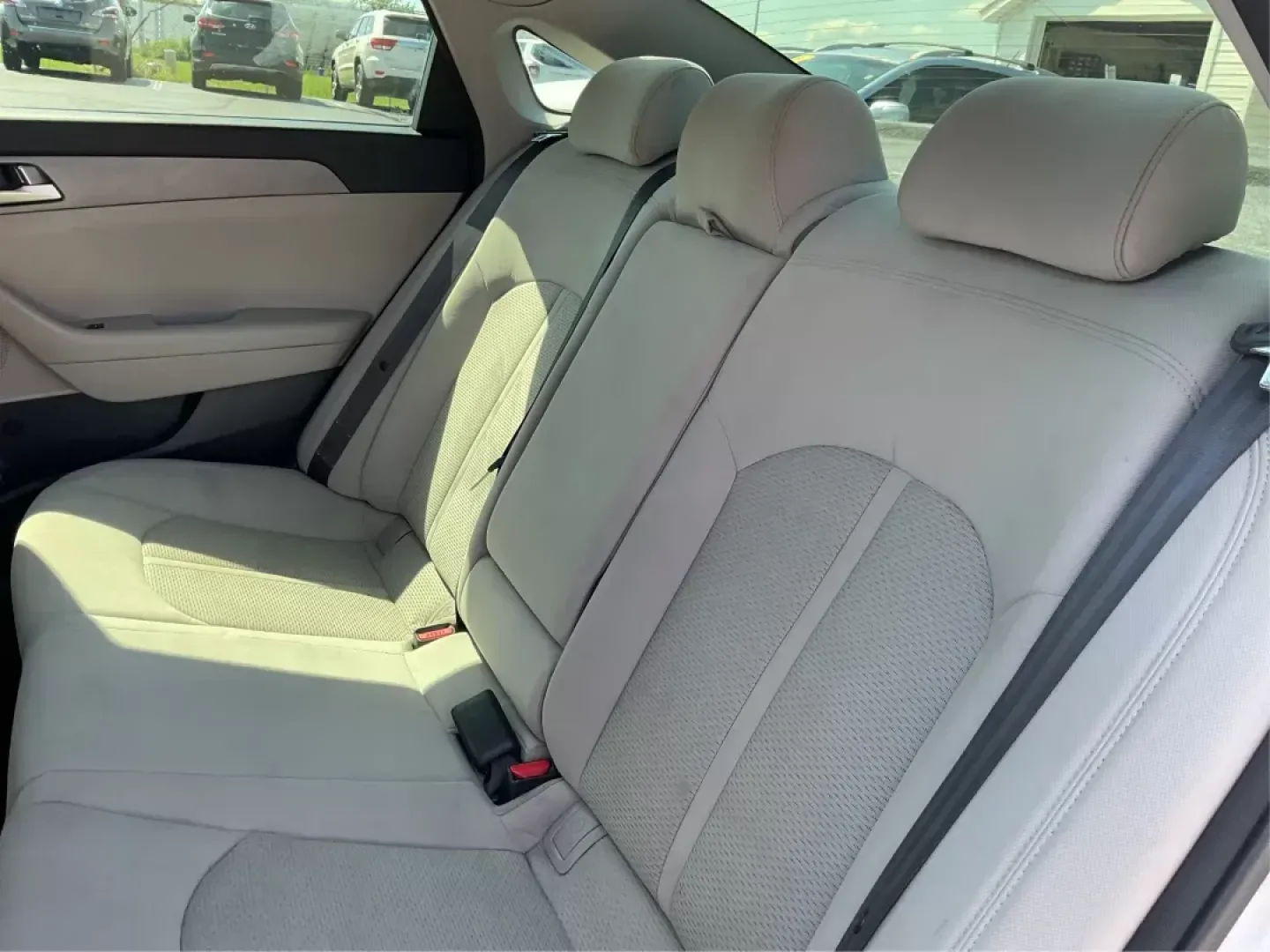2015 Hyundai Sonata SE (5NPE24AF0FH) with an 2.4L I-4 gasoline direct injection engine, located at 8750 N County Rd 25A, Piqua, OH, 45356, (937) 908-9800, 40.164391, -84.232513 - **Experience Unmatched Comfort and Reliability with this 2015 Hyundai Sonata SE** <br /> Looking for the perfect sedan to elevate your daily commute or weekend adventures? Look no further! The 2015 Hyundai Sonata SE, available at Advantage Car and Credit in Fairborn, OH, is designed to meet your li - Photo#9