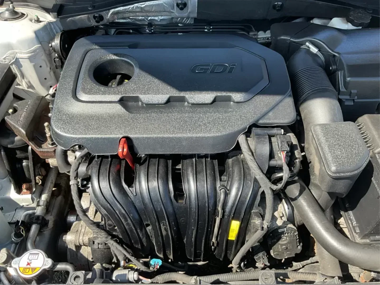 2015 Hyundai Sonata SE (5NPE24AF0FH) with an 2.4L I-4 gasoline direct injection engine, located at 8750 N County Rd 25A, Piqua, OH, 45356, (937) 908-9800, 40.164391, -84.232513 - **Experience Unmatched Comfort and Reliability with this 2015 Hyundai Sonata SE** <br /> Looking for the perfect sedan to elevate your daily commute or weekend adventures? Look no further! The 2015 Hyundai Sonata SE, available at Advantage Car and Credit in Fairborn, OH, is designed to meet your li - Photo#10