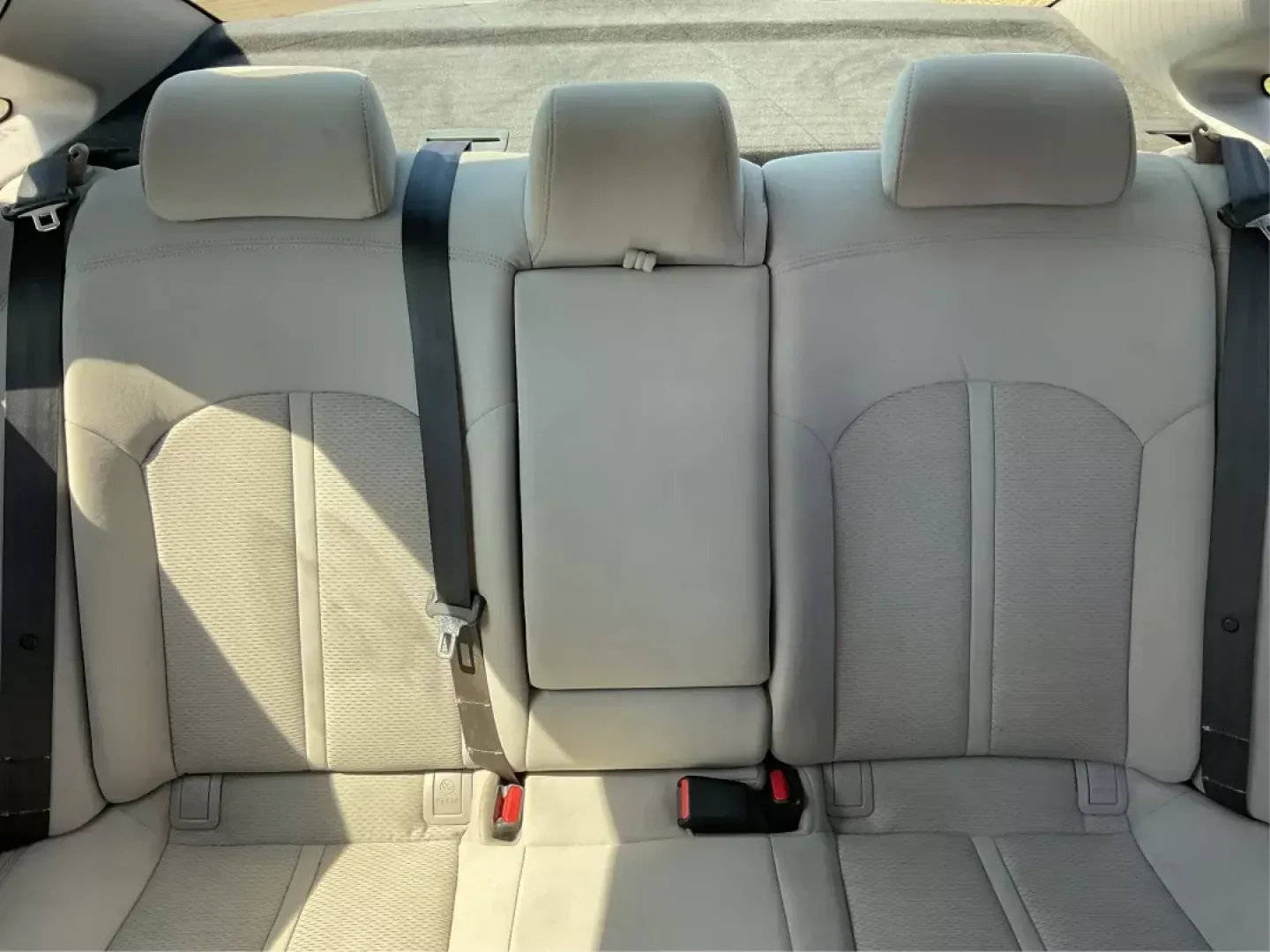 2015 Hyundai Sonata SE (5NPE24AF0FH) with an 2.4L I-4 gasoline direct injection engine, located at 8750 N County Rd 25A, Piqua, OH, 45356, (937) 908-9800, 40.164391, -84.232513 - **Experience Unmatched Comfort and Reliability with this 2015 Hyundai Sonata SE** <br /> Looking for the perfect sedan to elevate your daily commute or weekend adventures? Look no further! The 2015 Hyundai Sonata SE, available at Advantage Car and Credit in Fairborn, OH, is designed to meet your li - Photo#13