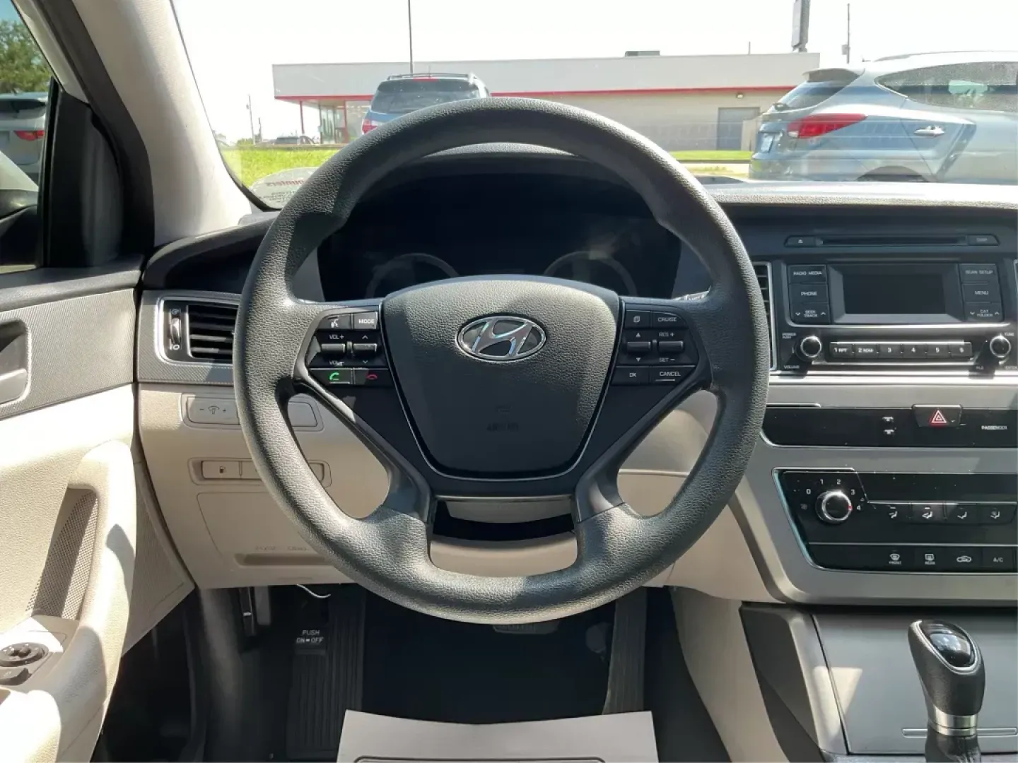 2015 Hyundai Sonata SE (5NPE24AF0FH) with an 2.4L I-4 gasoline direct injection engine, located at 8750 N County Rd 25A, Piqua, OH, 45356, (937) 908-9800, 40.164391, -84.232513 - **Experience Unmatched Comfort and Reliability with this 2015 Hyundai Sonata SE** <br /> Looking for the perfect sedan to elevate your daily commute or weekend adventures? Look no further! The 2015 Hyundai Sonata SE, available at Advantage Car and Credit in Fairborn, OH, is designed to meet your li - Photo#15