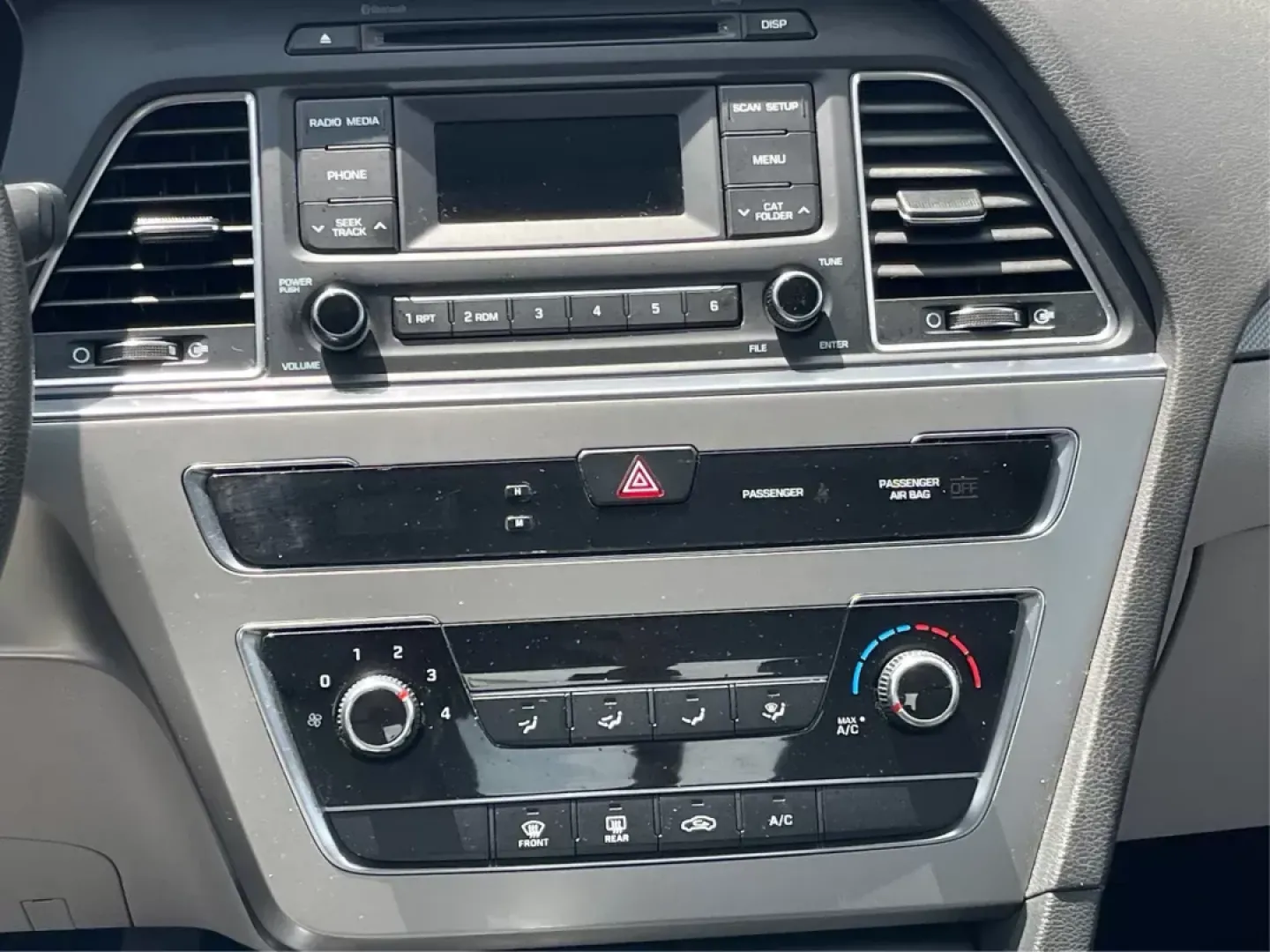 2015 Hyundai Sonata SE (5NPE24AF4FH) with an 2.4L I-4 gasoline direct injection engine, located at 880 E. National Road, Vandalia, OH, 45377, (937) 908-9800, 39.891918, -84.183594 - **Unlock Your Next Adventure with the 2015 Hyundai Sonata SE - Perfect for Families and Commuters Alike!**<br /> <br /> Are you searching for a reliable, stylish sedan that can smoothly navigate both the daily grind and weekend outings? The 2015 Hyundai Sonata SE is your answer! Offering a perfect b - Photo#12