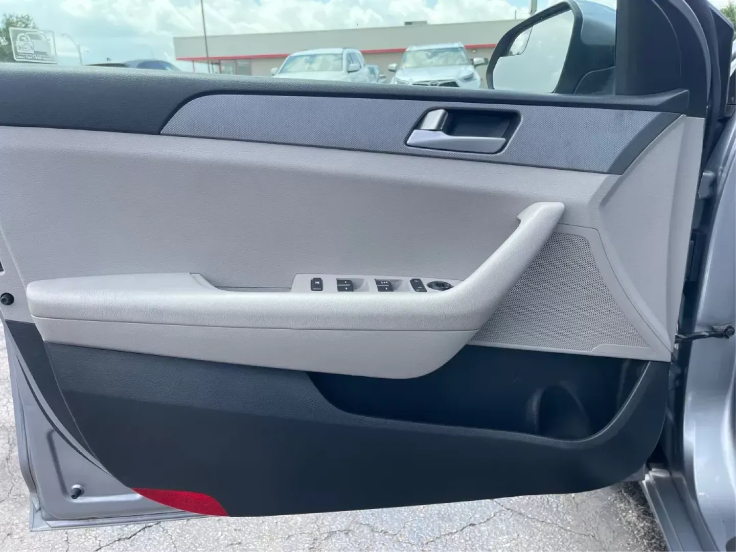 2015 Hyundai Sonata SE (5NPE24AF4FH) with an 2.4L I-4 gasoline direct injection engine, located at 880 E. National Road, Vandalia, OH, 45377, (937) 908-9800, 39.891918, -84.183594 - **Unlock Your Next Adventure with the 2015 Hyundai Sonata SE - Perfect for Families and Commuters Alike!**<br /> <br /> Are you searching for a reliable, stylish sedan that can smoothly navigate both the daily grind and weekend outings? The 2015 Hyundai Sonata SE is your answer! Offering a perfect b - Photo#18