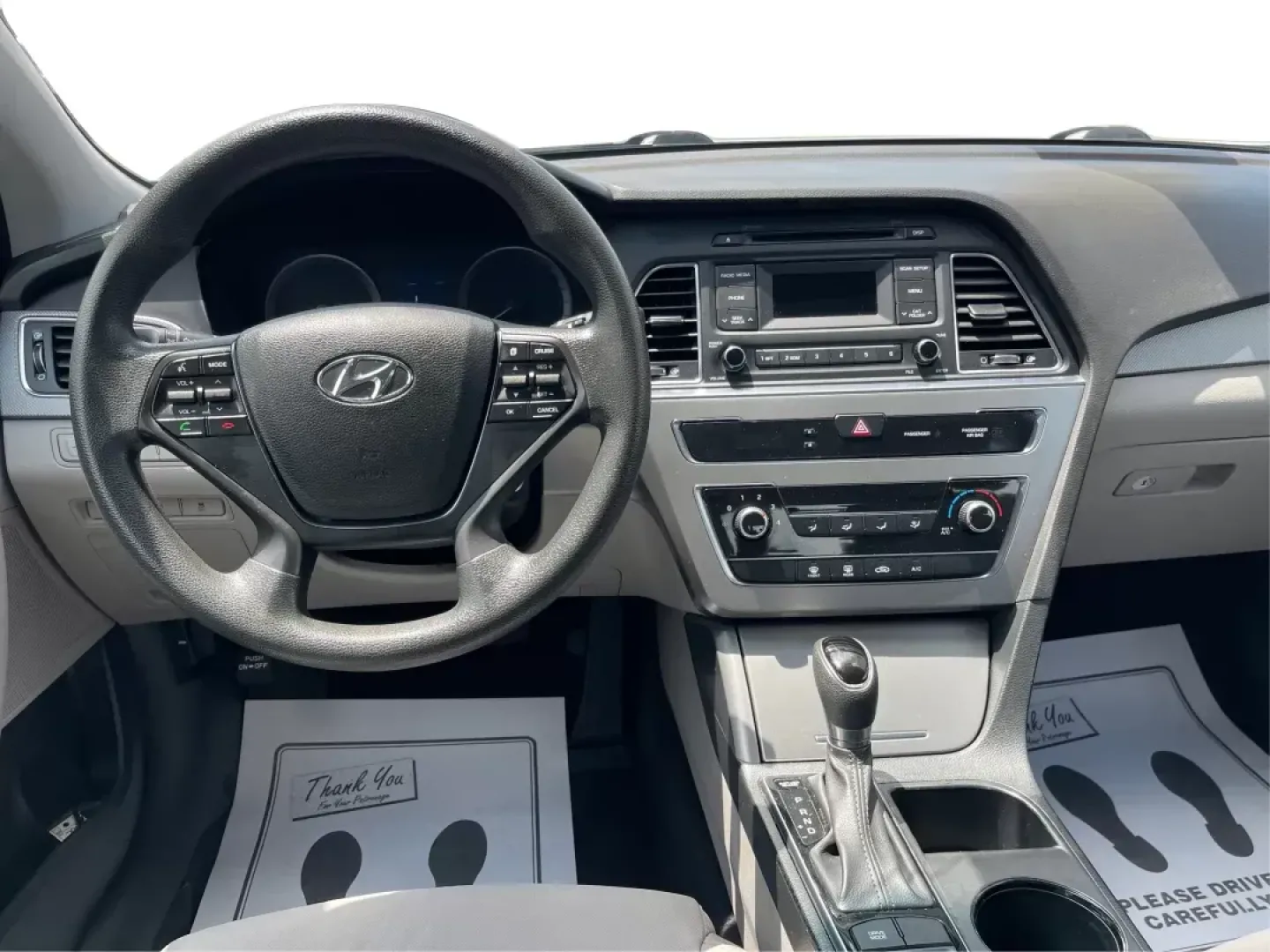 2015 Hyundai Sonata SE (5NPE24AF4FH) with an 2.4L I-4 gasoline direct injection engine, located at 880 E. National Road, Vandalia, OH, 45377, (937) 908-9800, 39.891918, -84.183594 - **Unlock Your Next Adventure with the 2015 Hyundai Sonata SE - Perfect for Families and Commuters Alike!**<br /> <br /> Are you searching for a reliable, stylish sedan that can smoothly navigate both the daily grind and weekend outings? The 2015 Hyundai Sonata SE is your answer! Offering a perfect b - Photo#20