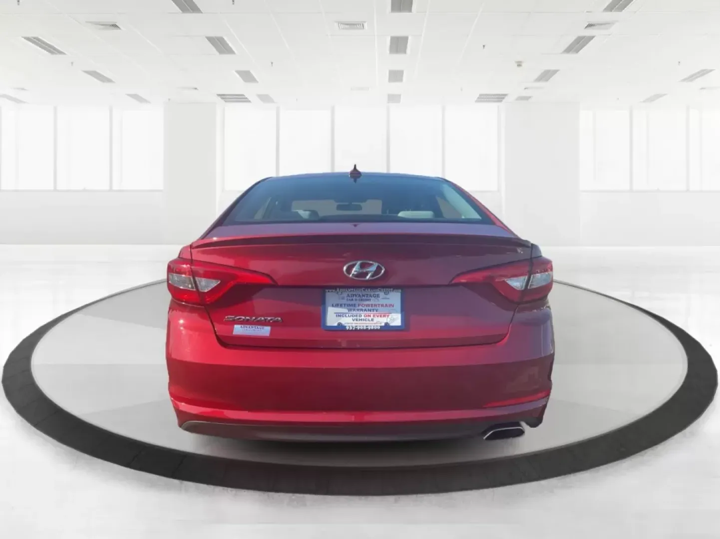 2015 Hyundai Sonata SE (5NPE24AFXFH) with an 2.4L I-4 gasoline direct injection engine, located at 1099 N County Rd 25A, Troy, OH, 45373, (937) 908-9800, 40.057079, -84.212883 - Discover the perfect balance of style, comfort, and reliability with the 2015 Hyundai Sonata SE, available now at Advantage Car and Credit in Fairborn, OH. Whether you're commuting to work, running errands in the nearby neighborhoods of Wright-Patterson Air Force Base, or heading out for a weekend a - Photo#3