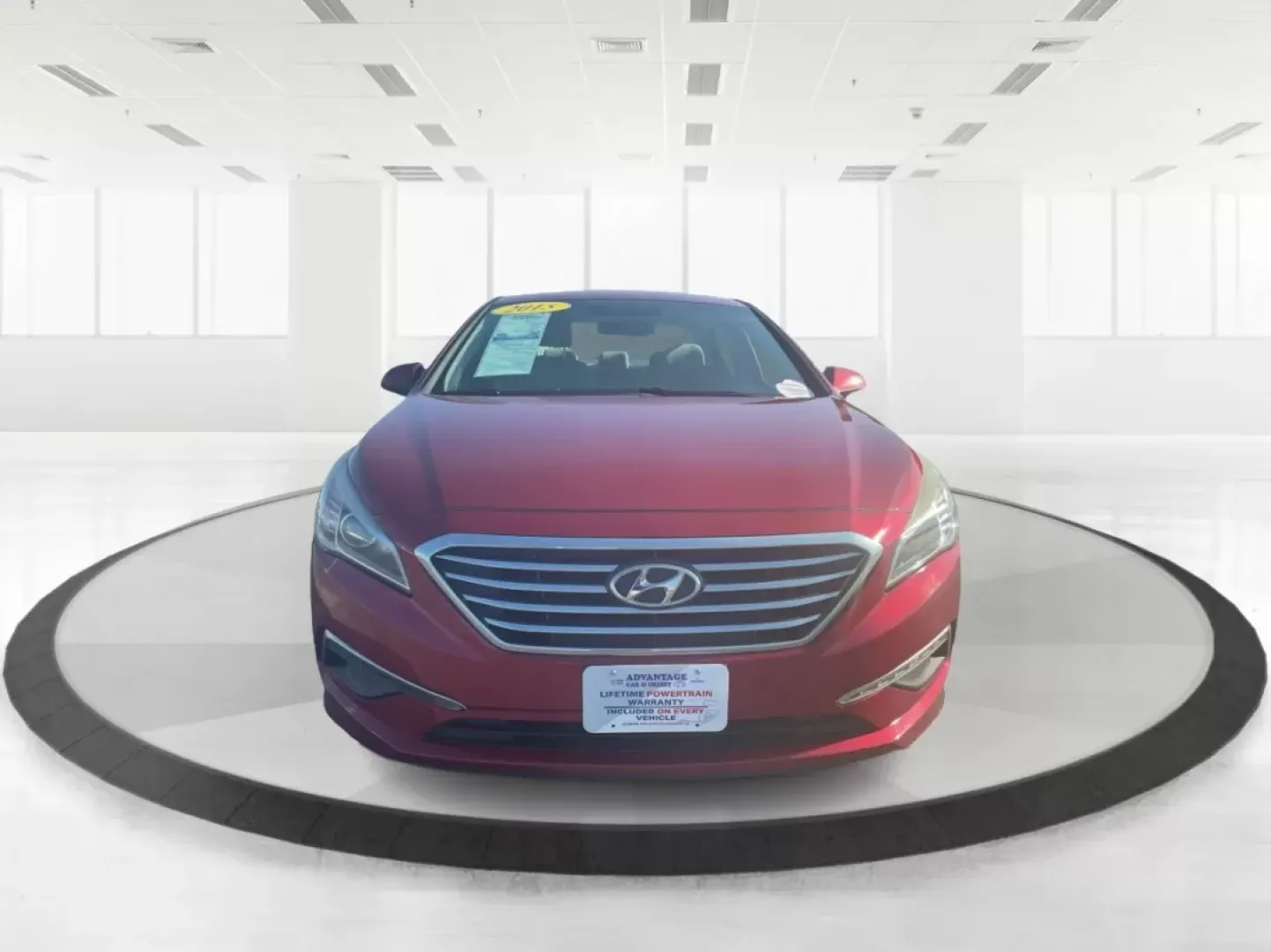 2015 Hyundai Sonata SE (5NPE24AFXFH) with an 2.4L I-4 gasoline direct injection engine, located at 1099 N County Rd 25A, Troy, OH, 45373, (937) 908-9800, 40.057079, -84.212883 - Discover the perfect balance of style, comfort, and reliability with the 2015 Hyundai Sonata SE, available now at Advantage Car and Credit in Fairborn, OH. Whether you're commuting to work, running errands in the nearby neighborhoods of Wright-Patterson Air Force Base, or heading out for a weekend a - Photo#7