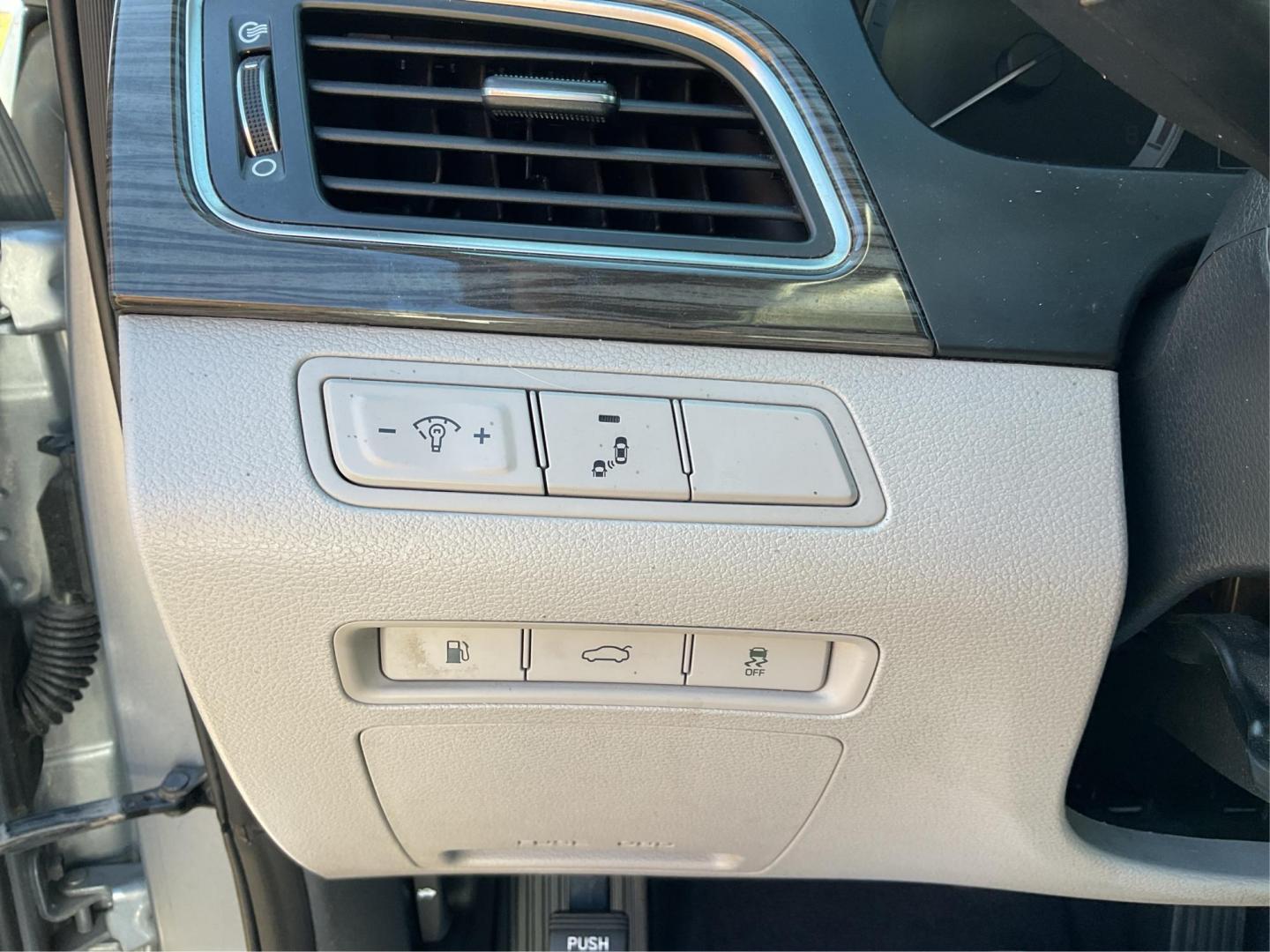2015 Hyundai Sonata ECO (5NPE24AA3FH) with an 1.6L I-4 gasoline direct injection engine, located at 4508 South Dixie Dr, Moraine, OH, 45439, (937) 908-9800, 39.689976, -84.218452 - 2015 Hyundai Sonata ECO - Photo#15